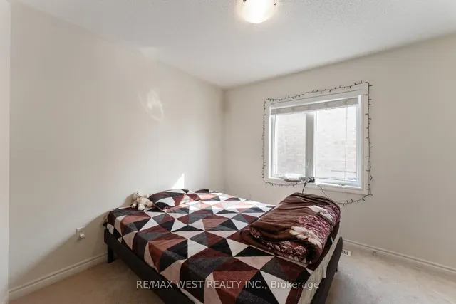 Additional property image - 33 Lone Rock Circ