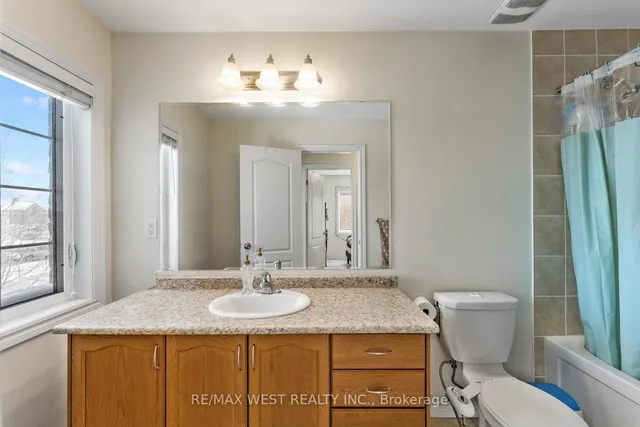Additional property image - 33 Lone Rock Circ