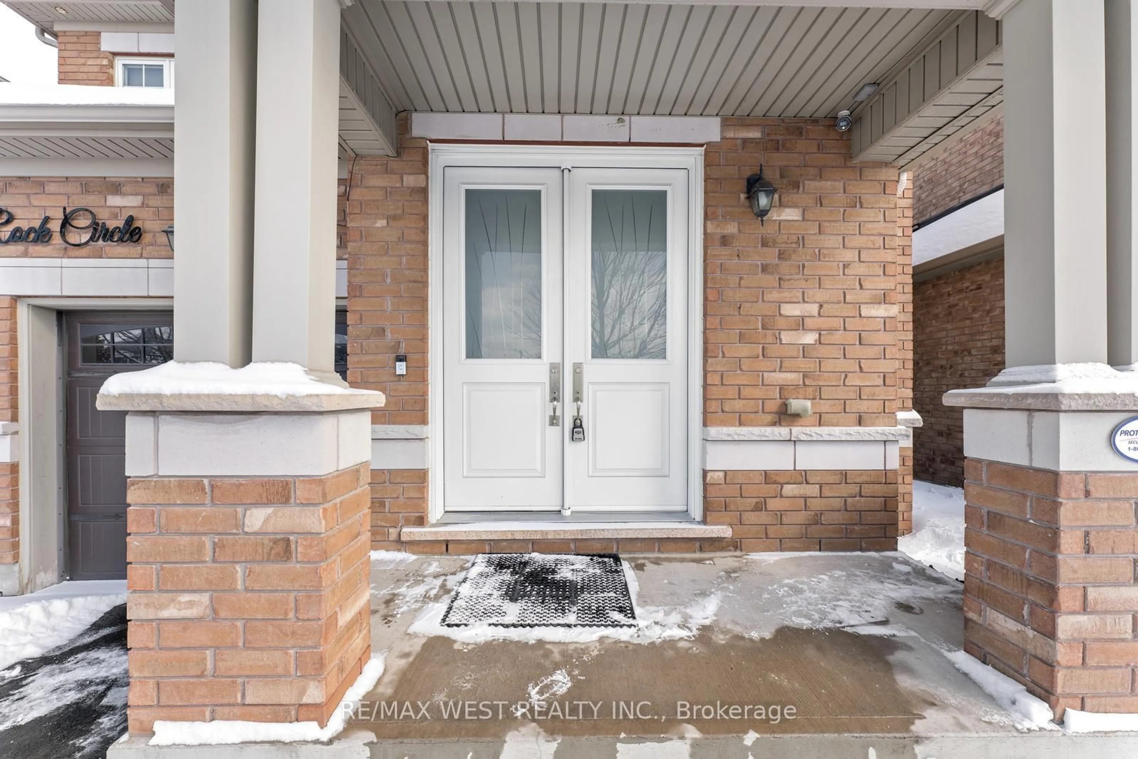 Indoor entryway for 33 Lone Rock Circ, Brampton Ontario L6P 3T4