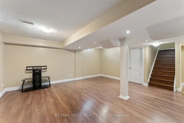 Additional property image - 33 Lone Rock Circ