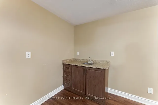 Additional property image - 33 Lone Rock Circ