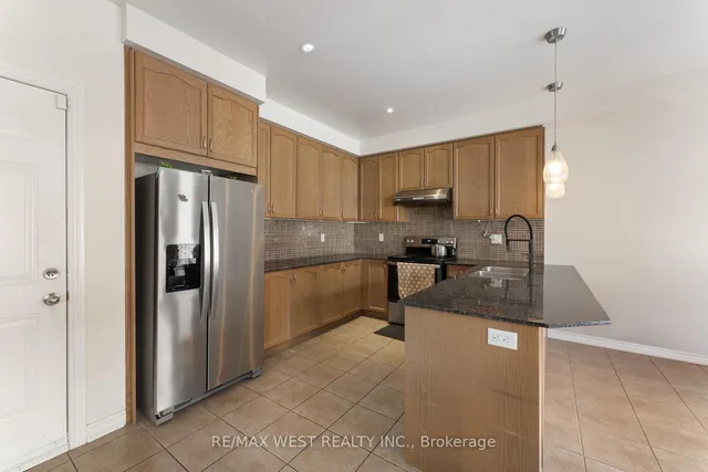 Additional property image - 33 Lone Rock Circ