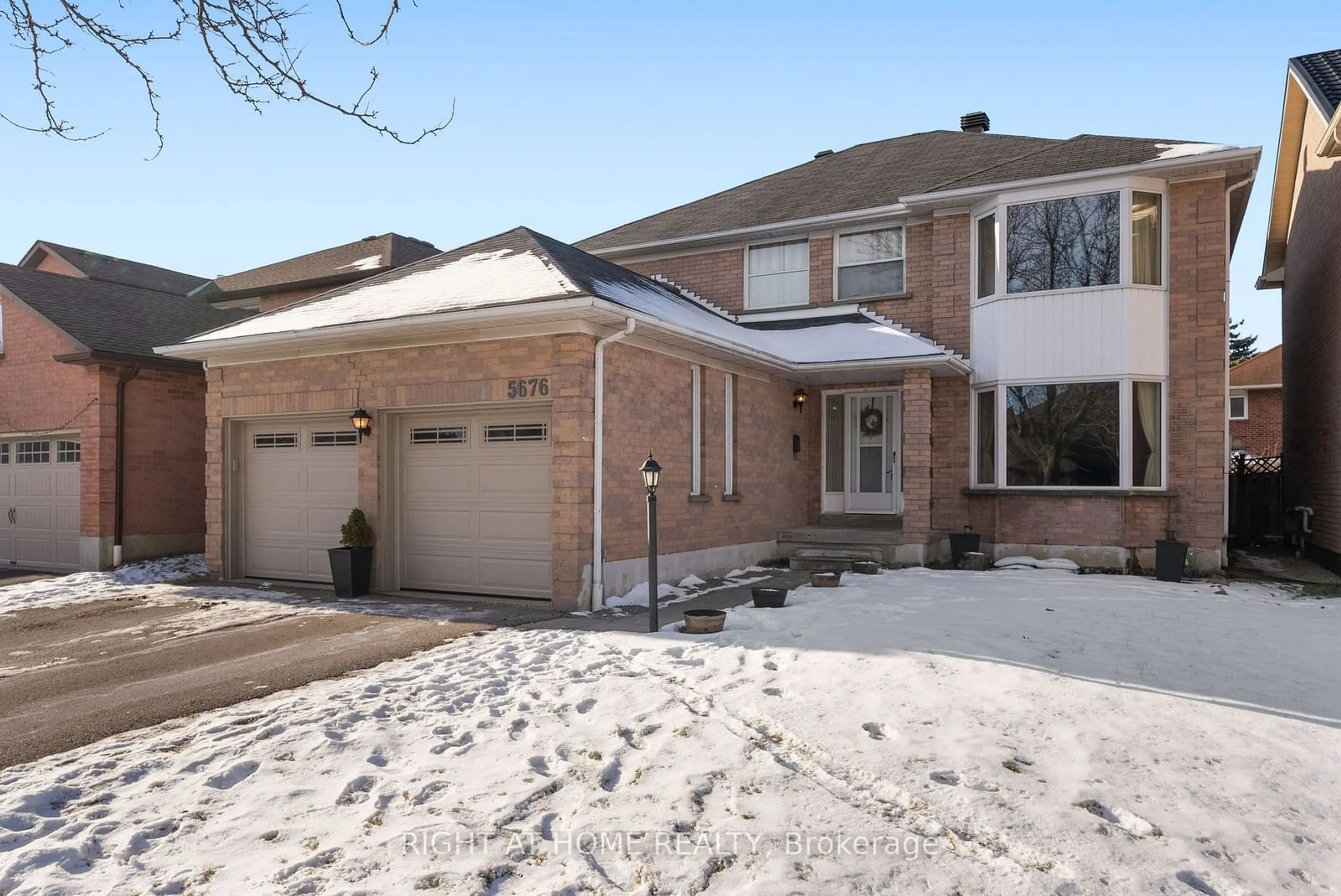 Home with brick exterior material, street for 5676 Brightpool Cres, Mississauga Ontario L5M 3W3