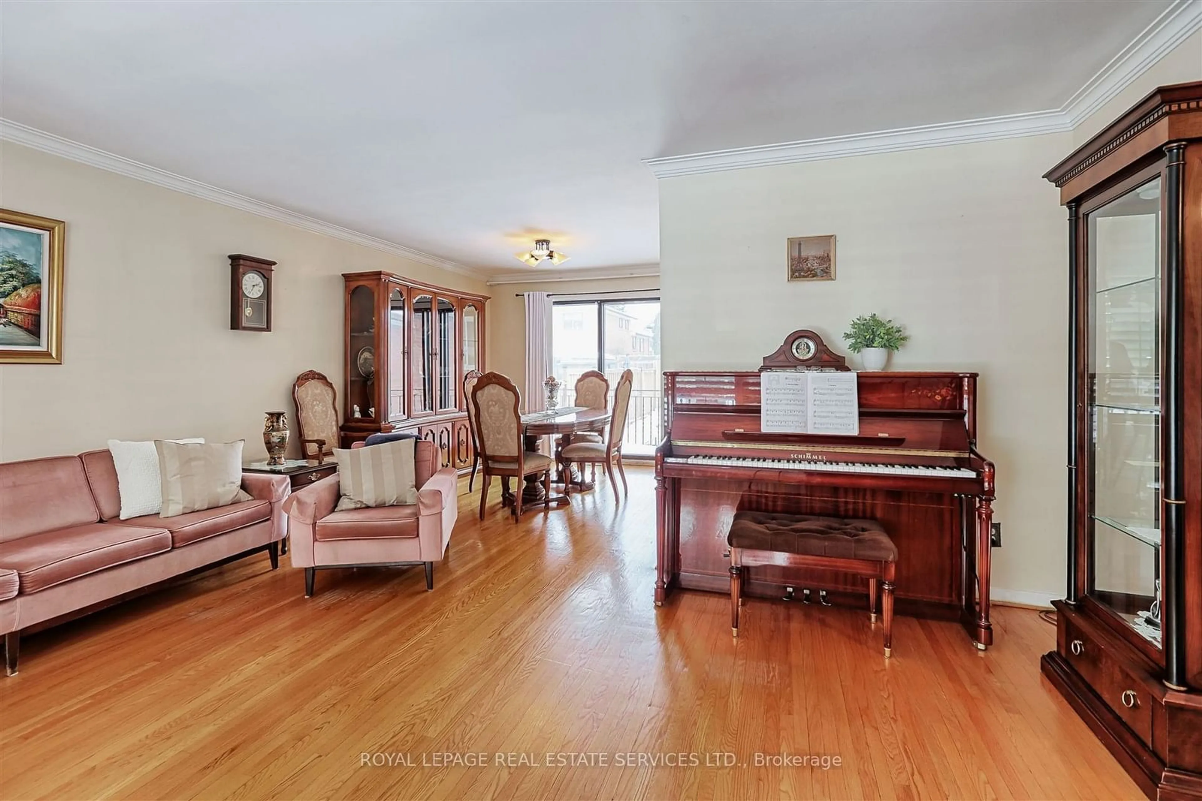 Living room with furniture, wood/laminate floor for 15 Fulwell Cres, Toronto Ontario M3J 1Y4