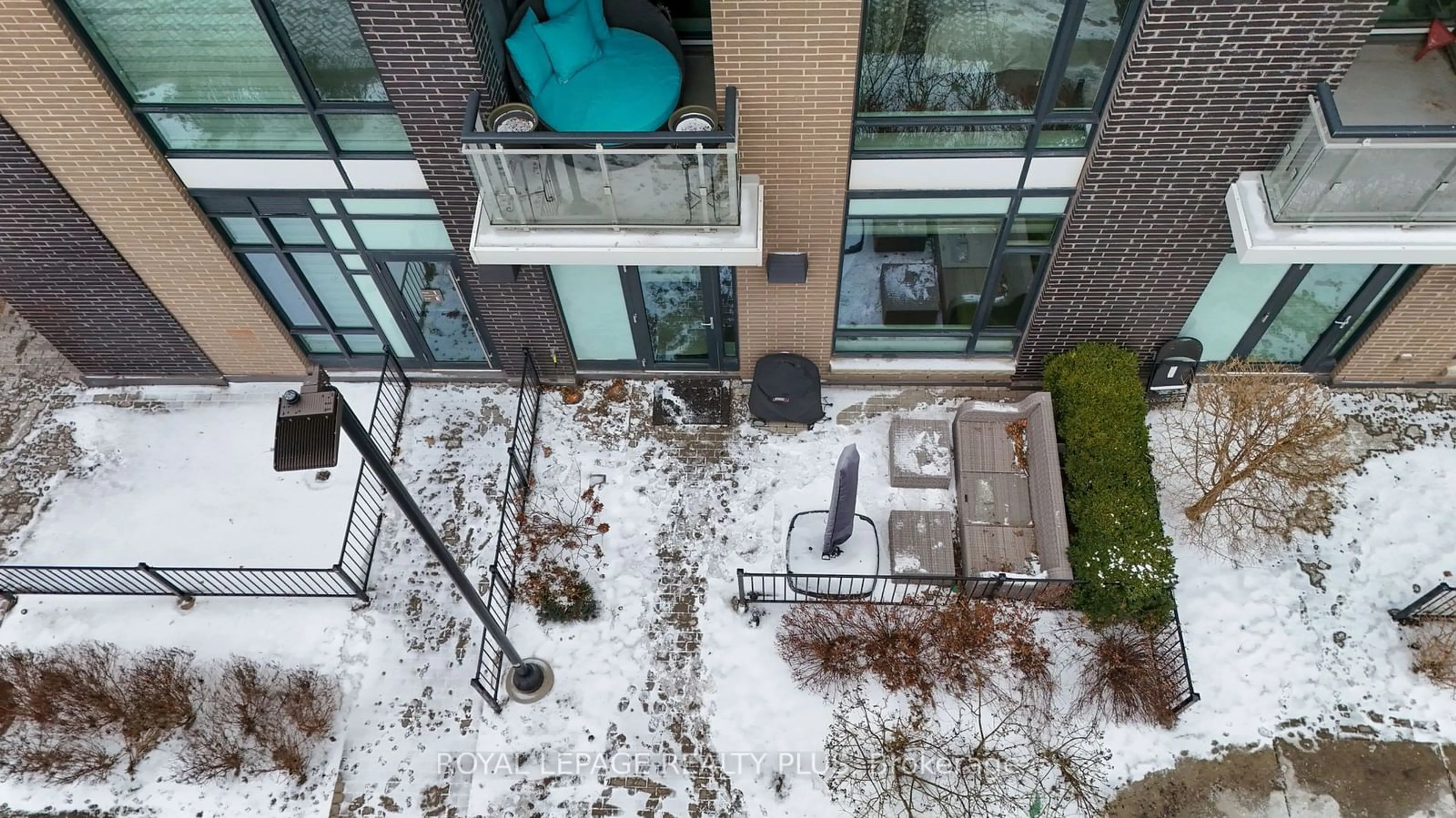 A pic from outside/outdoor area/front of a property/back of a property/a pic from drone, city buildings view from balcony for 2560 Eglinton Ave #Th-105, Mississauga Ontario L5M 0Y3