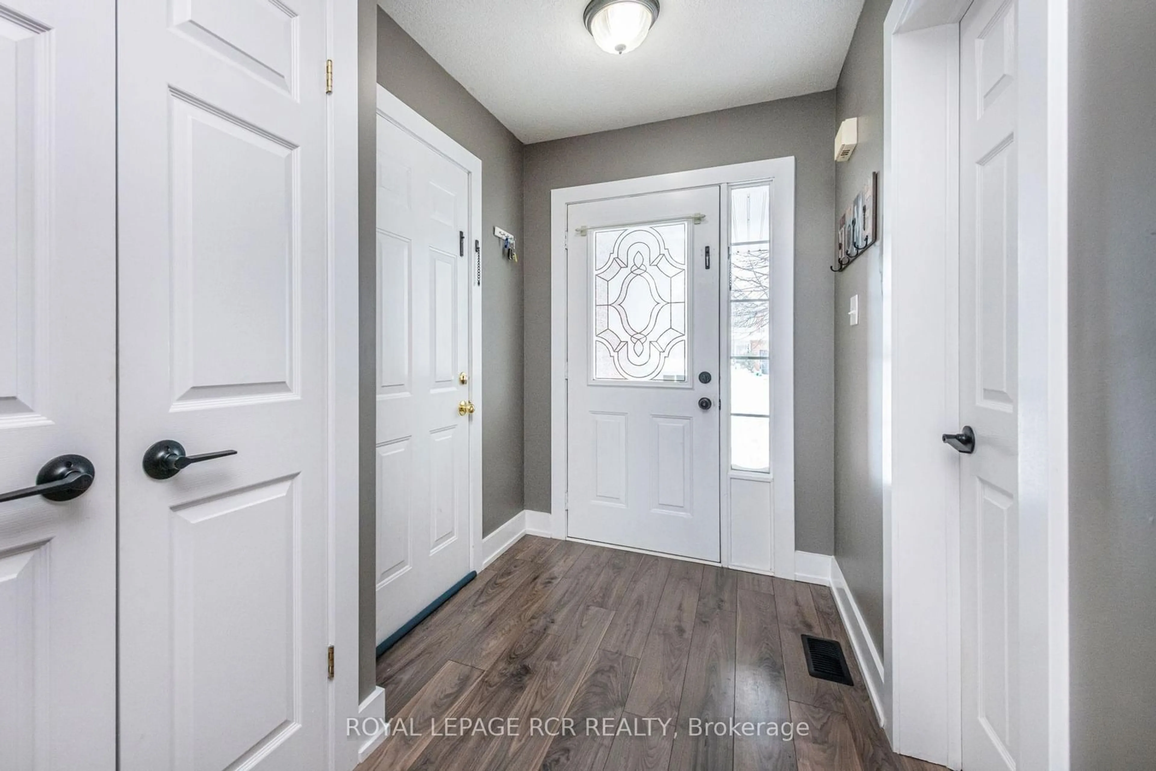 Indoor entryway for 82 Colbourne Cres, Orangeville Ontario L9W 5A9