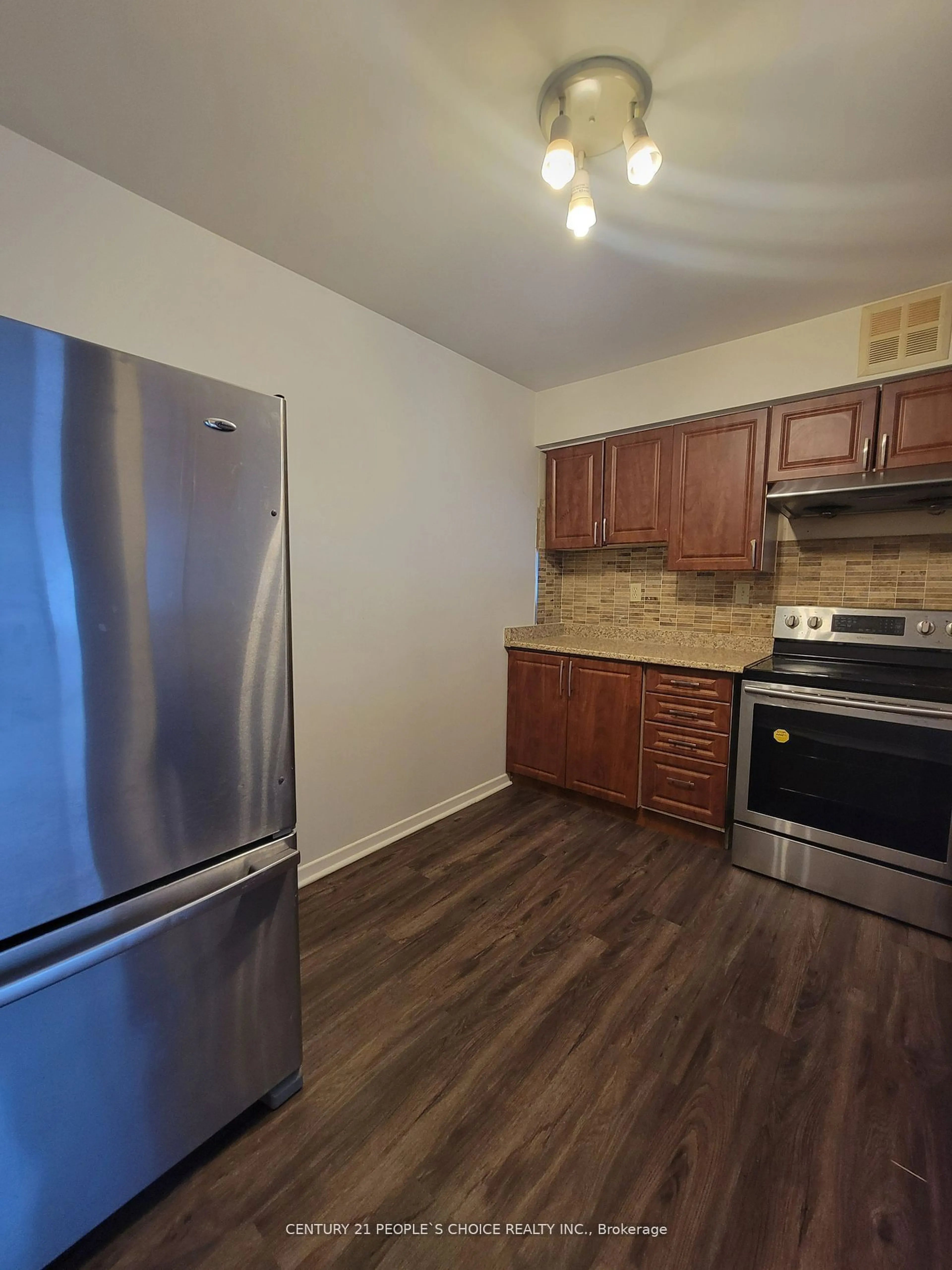 Standard kitchen, wood/laminate floor for 26 Hanover Rd #103, Brampton Ontario L6S 4T2