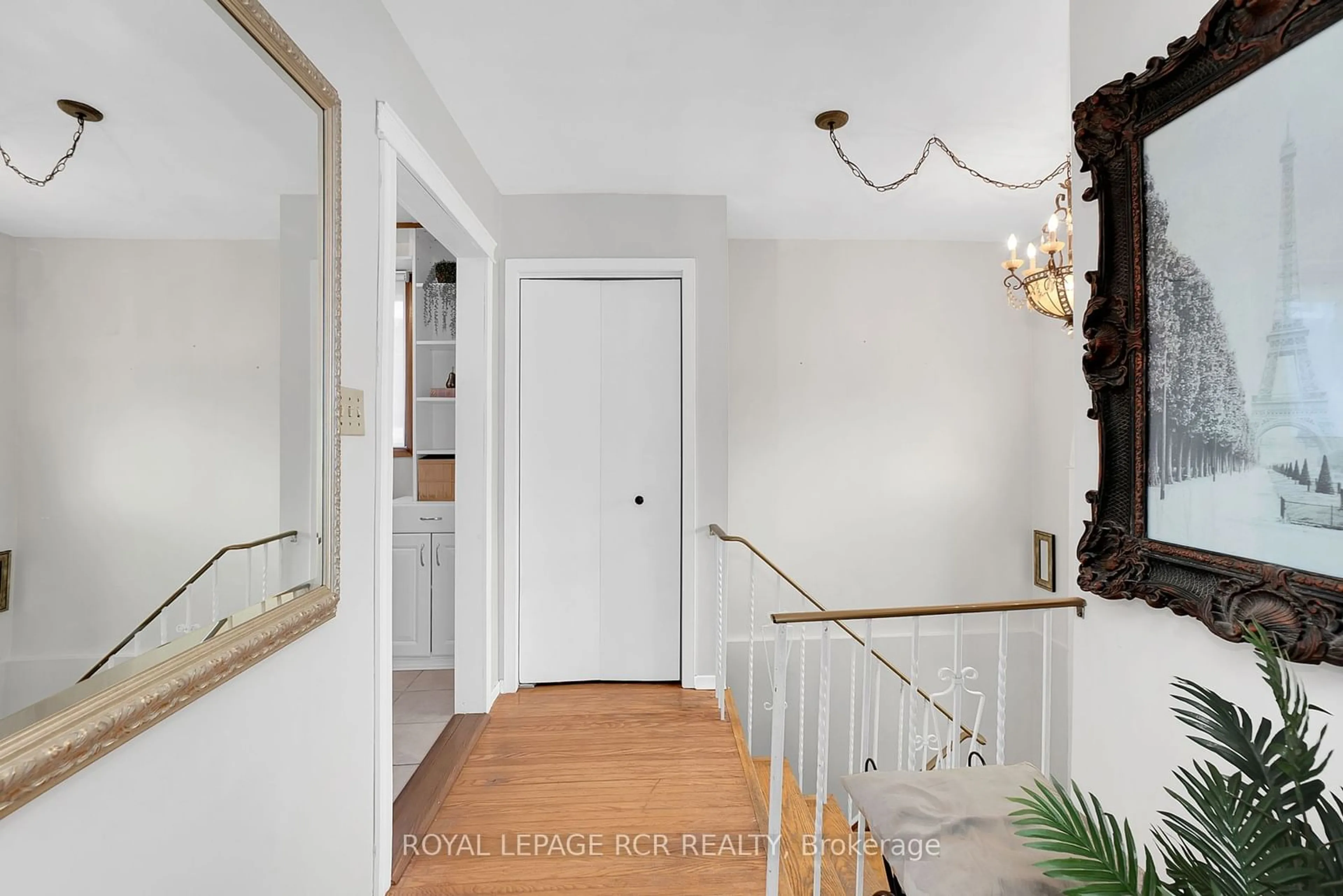 Indoor foyer for 112 Abell Dr, Brampton Ontario L6V 2Z8