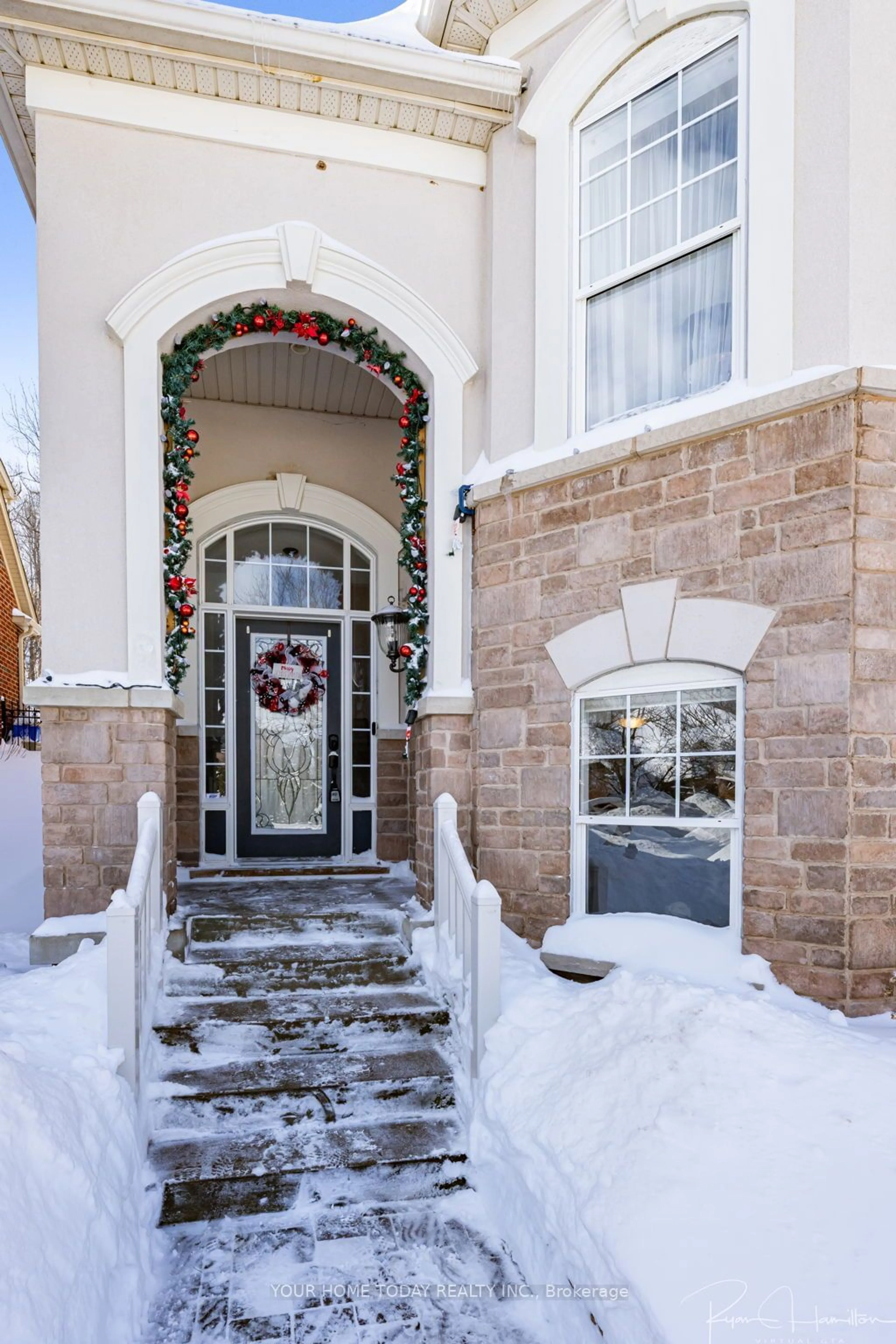 Indoor entryway for 40 Arborglen Dr, Halton Hills Ontario L7G 6L2