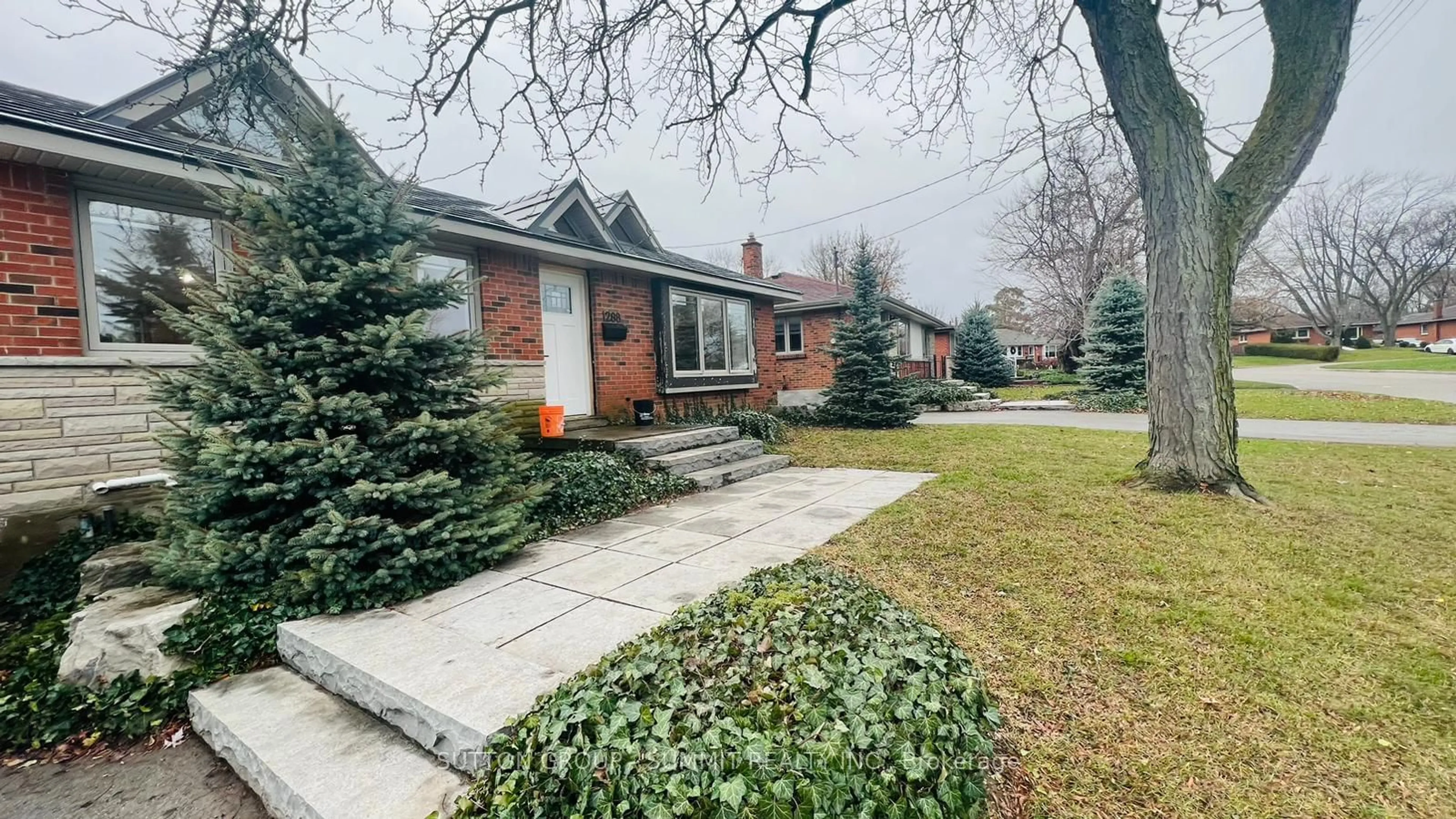 Home with brick exterior material, street for 1288 DE QUINCY Cres, Burlington Ontario L7P 1E4