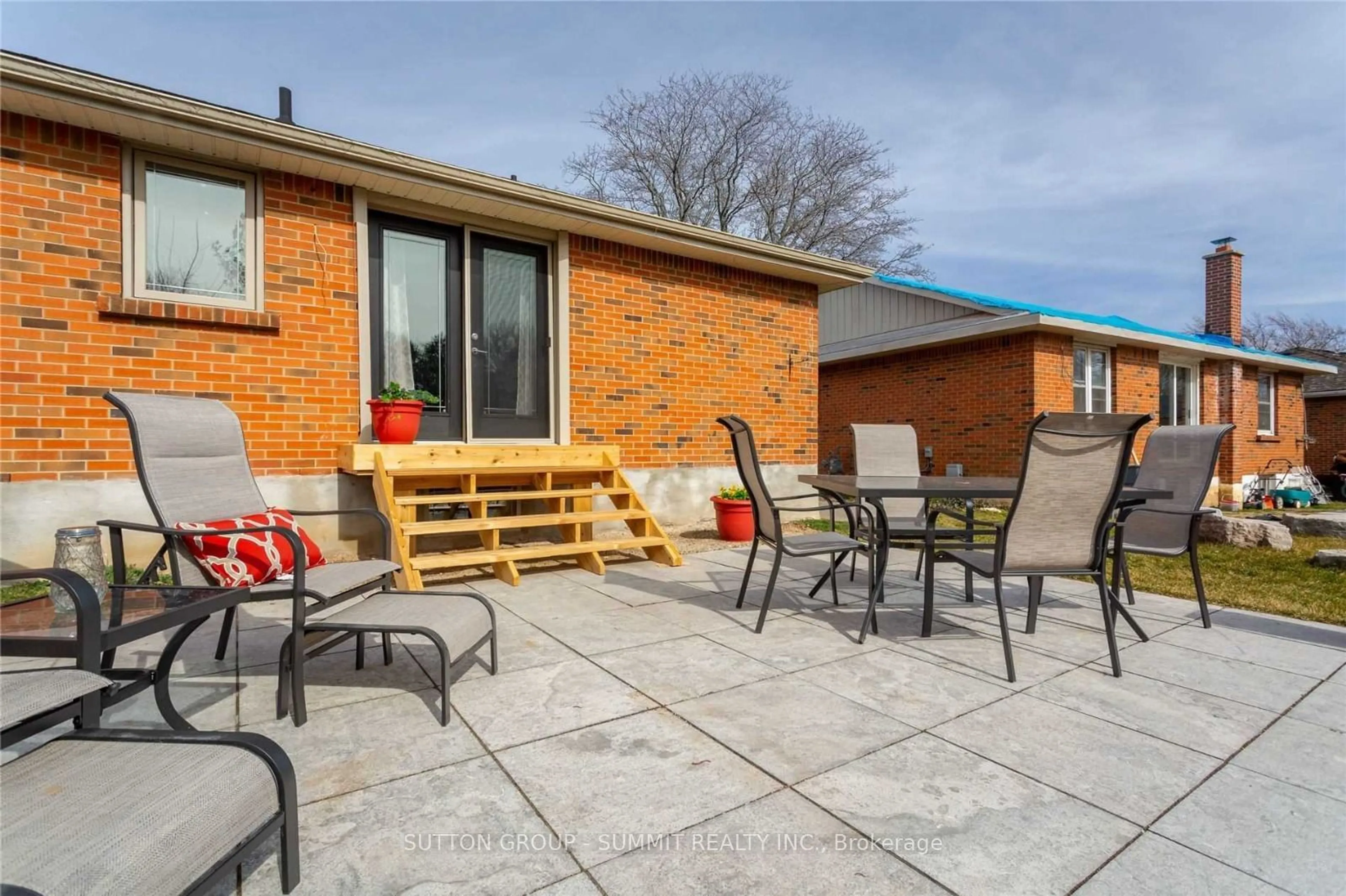 Patio, street for 1288 DE QUINCY Cres, Burlington Ontario L7P 1E4