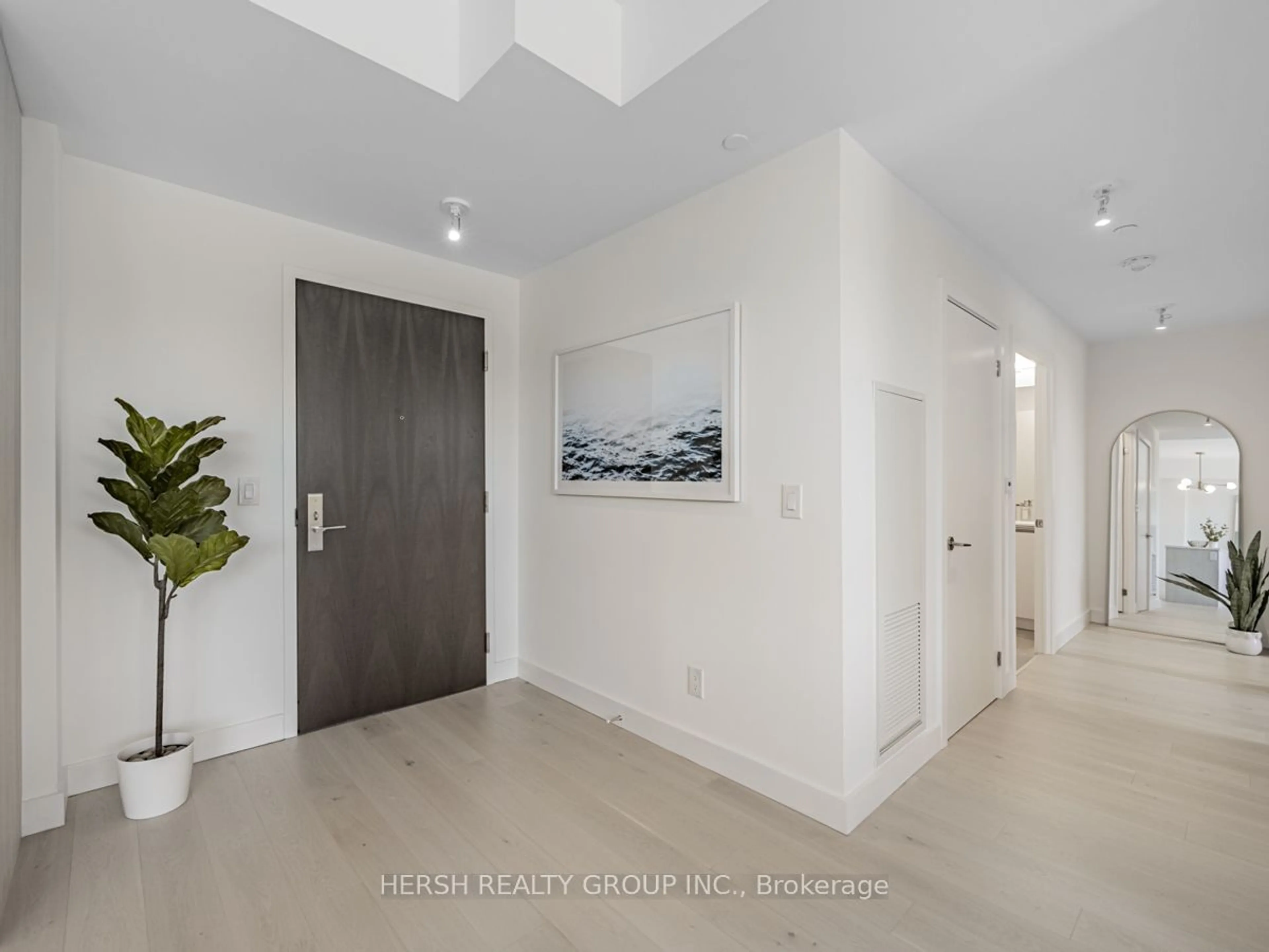 Indoor entryway for 160 Kingsway Cres #312, Toronto Ontario M8X 2S4