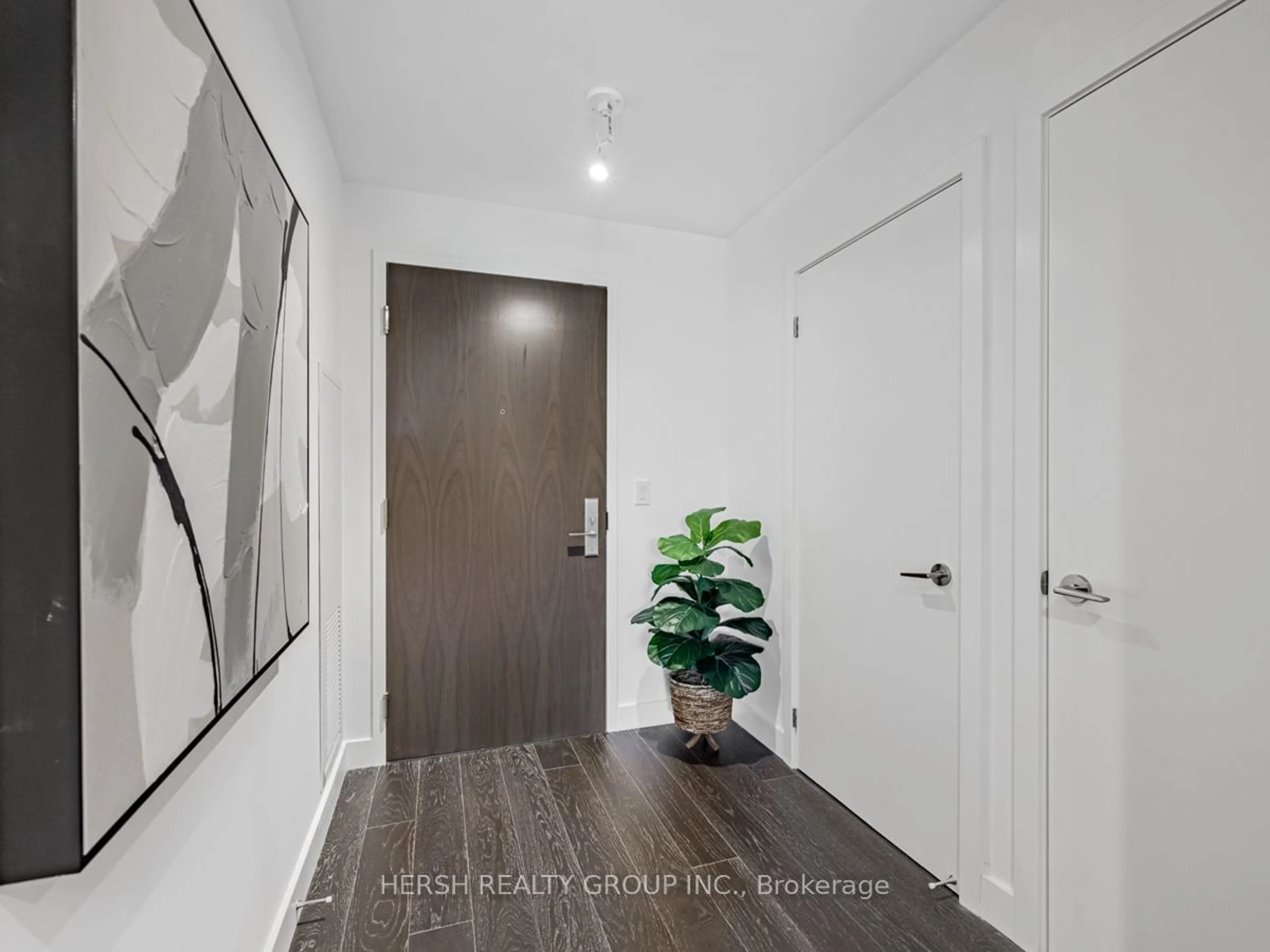 Indoor entryway for 160 Kingsway Cres #310, Toronto Ontario M8X 2S4