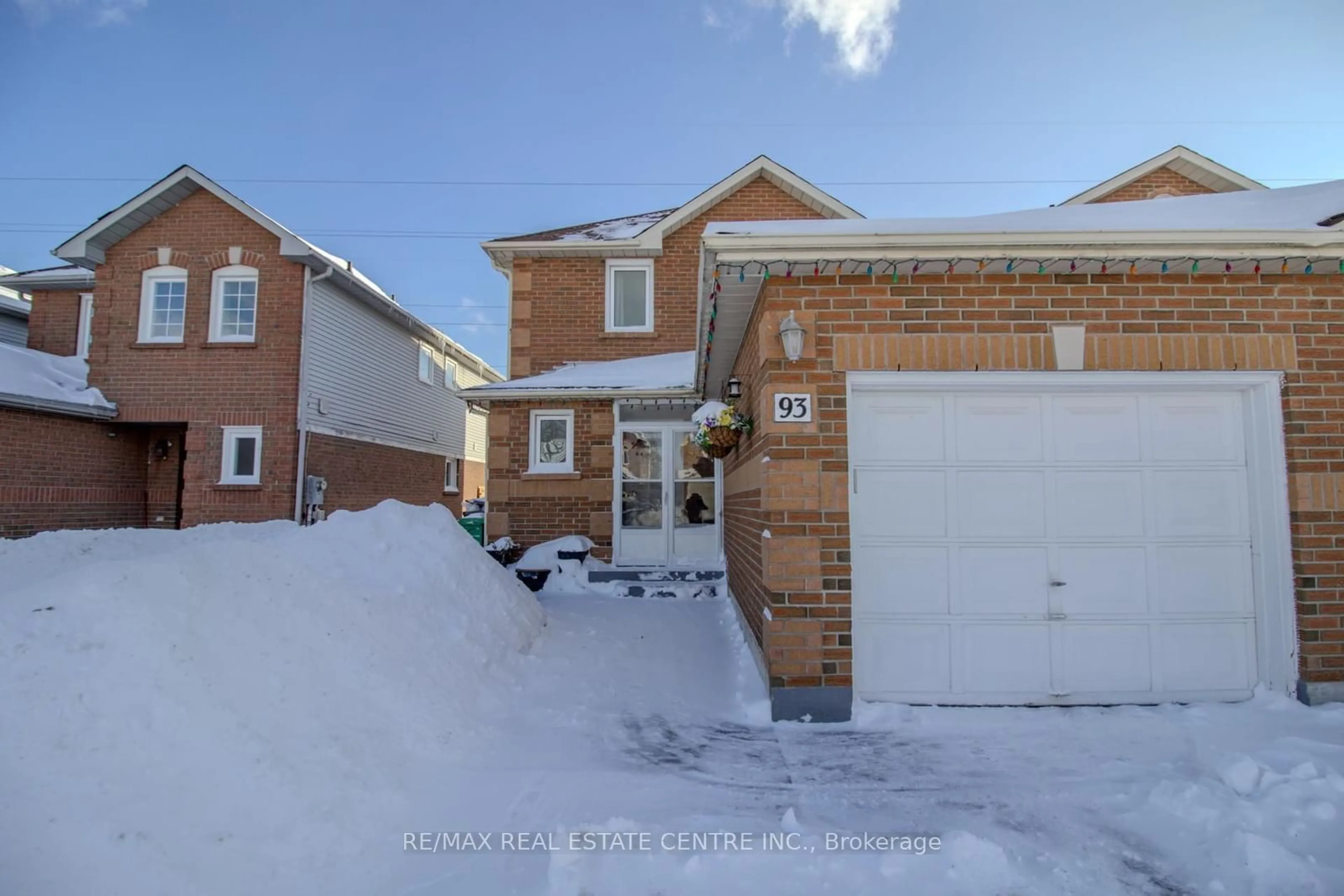 A pic from outside/outdoor area/front of a property/back of a property/a pic from drone, street for 93 Meadowlark Dr, Brampton Ontario L6Y 4V6