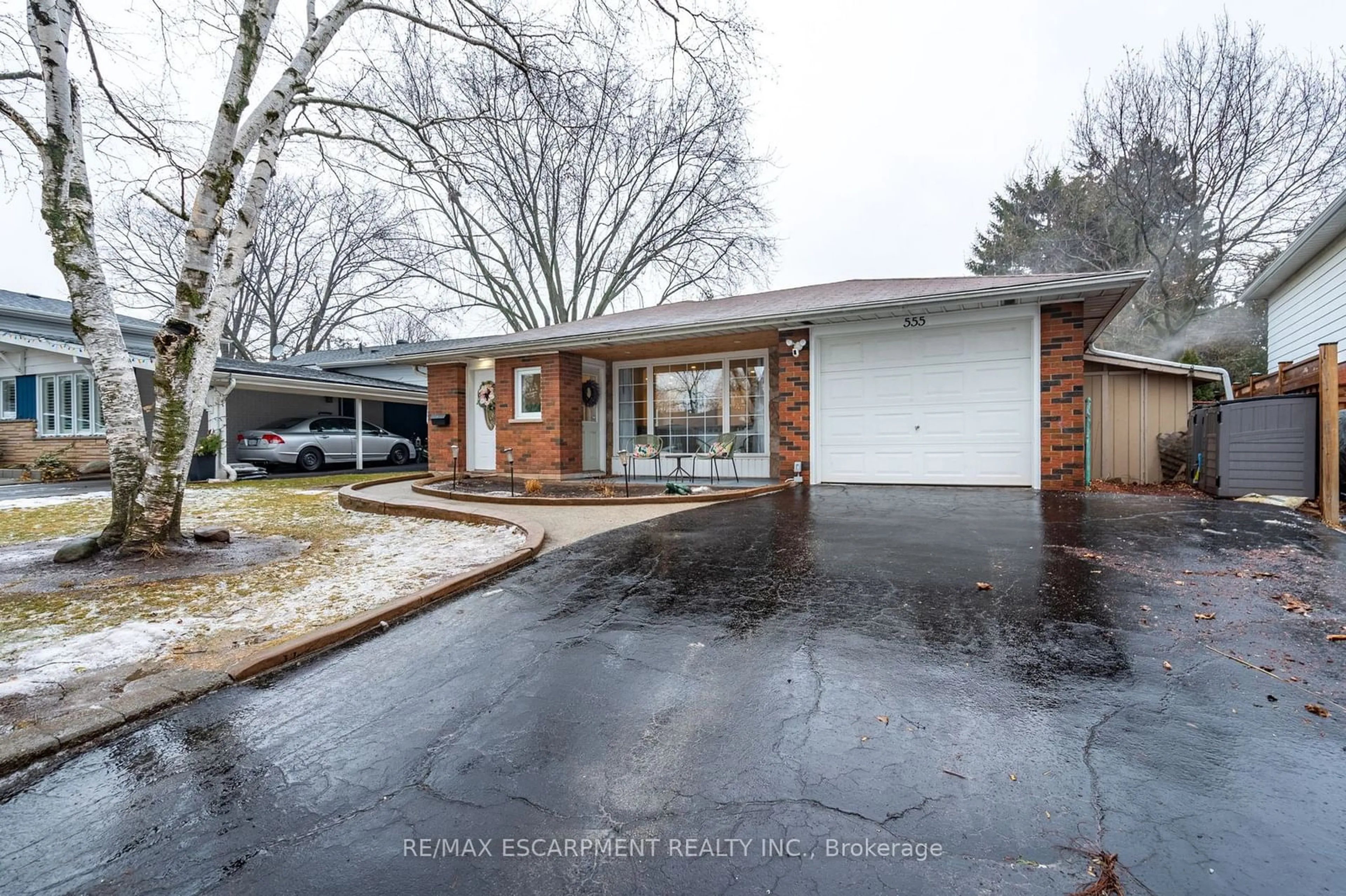 Home with brick exterior material, street for 555 Elwood Rd, Burlington Ontario L7N 3C6