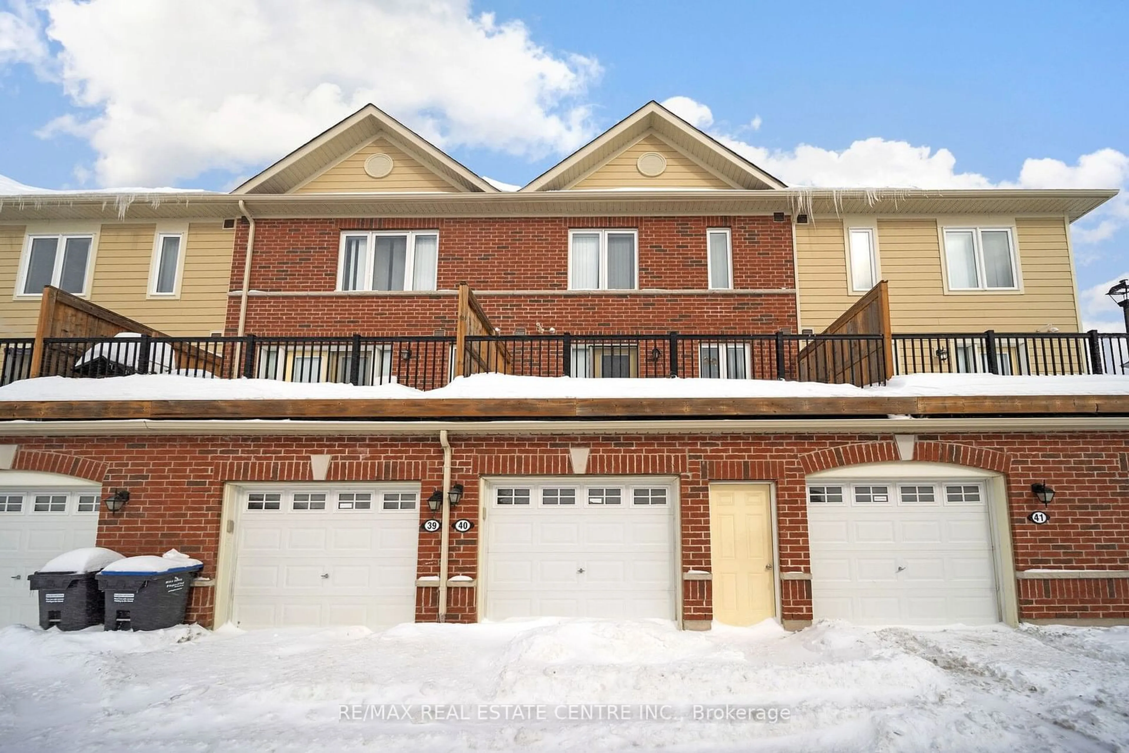 Home with brick exterior material, building for 250 Sunny Meadow Blvd #40, Brampton Ontario L7A 0A1