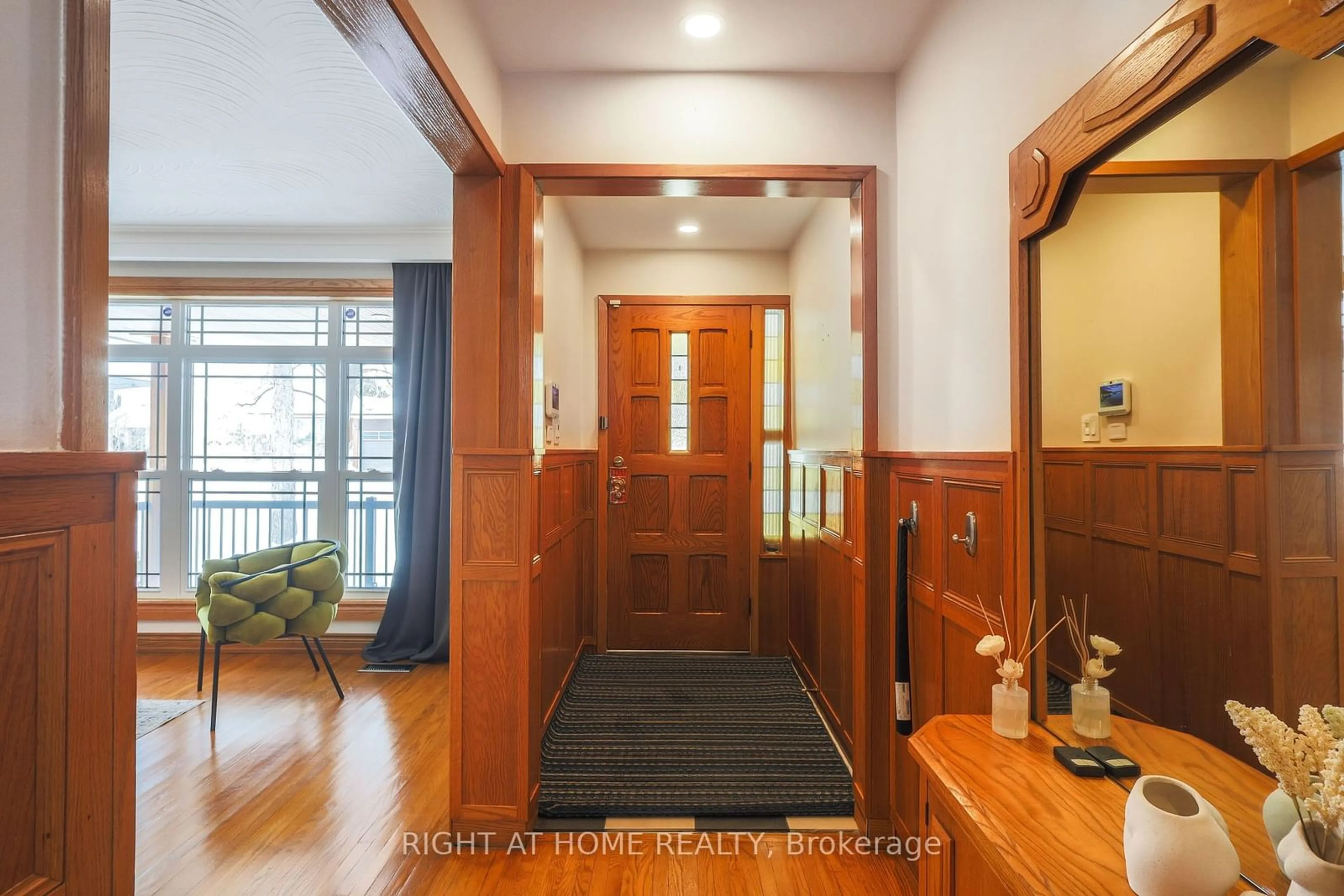 Indoor foyer for 229 Rustic Rd, Toronto Ontario M6L 1W3