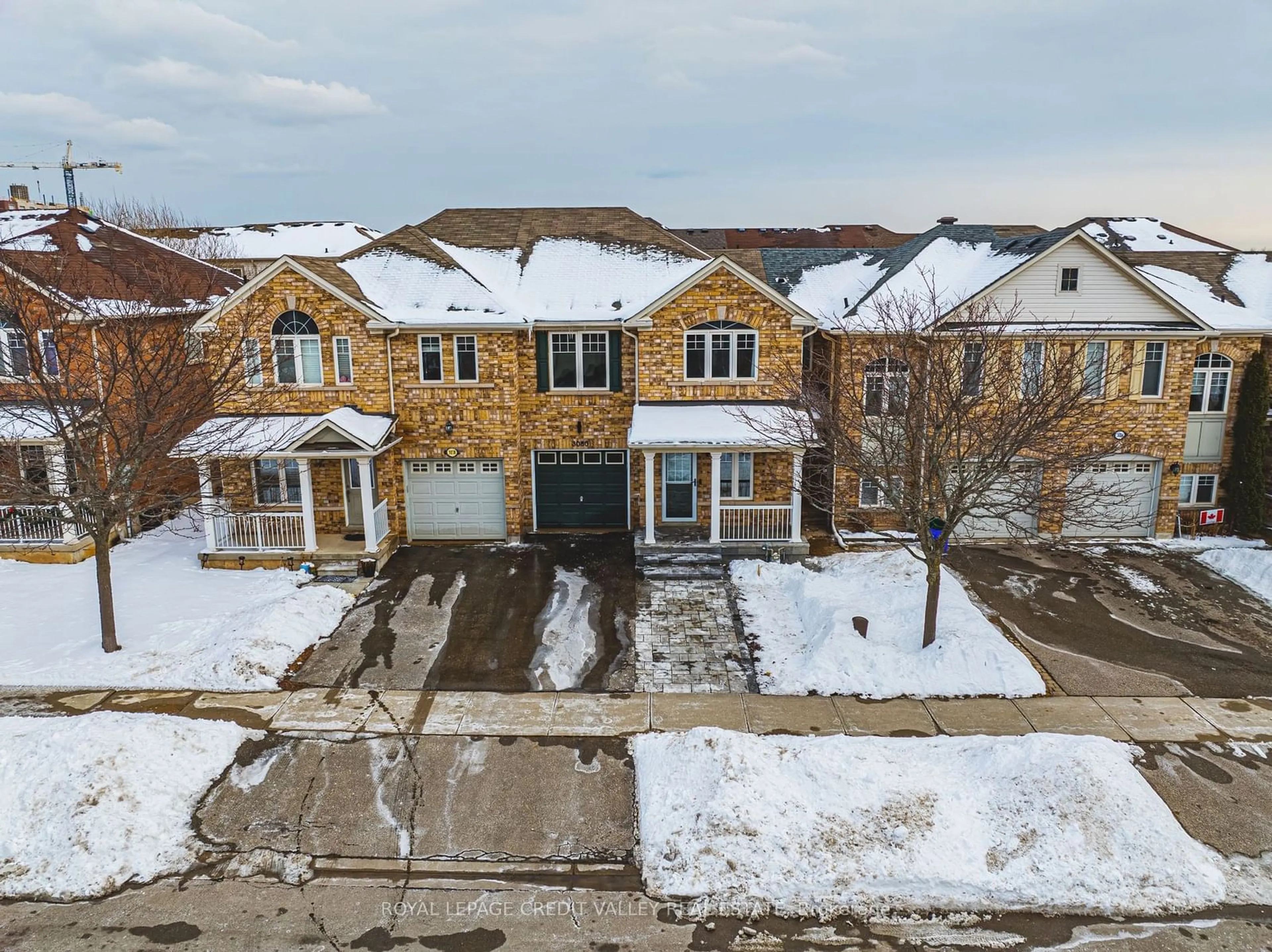 A pic from outside/outdoor area/front of a property/back of a property/a pic from drone, street for 3080 Highvalley Rd, Oakville Ontario L6M 5H3