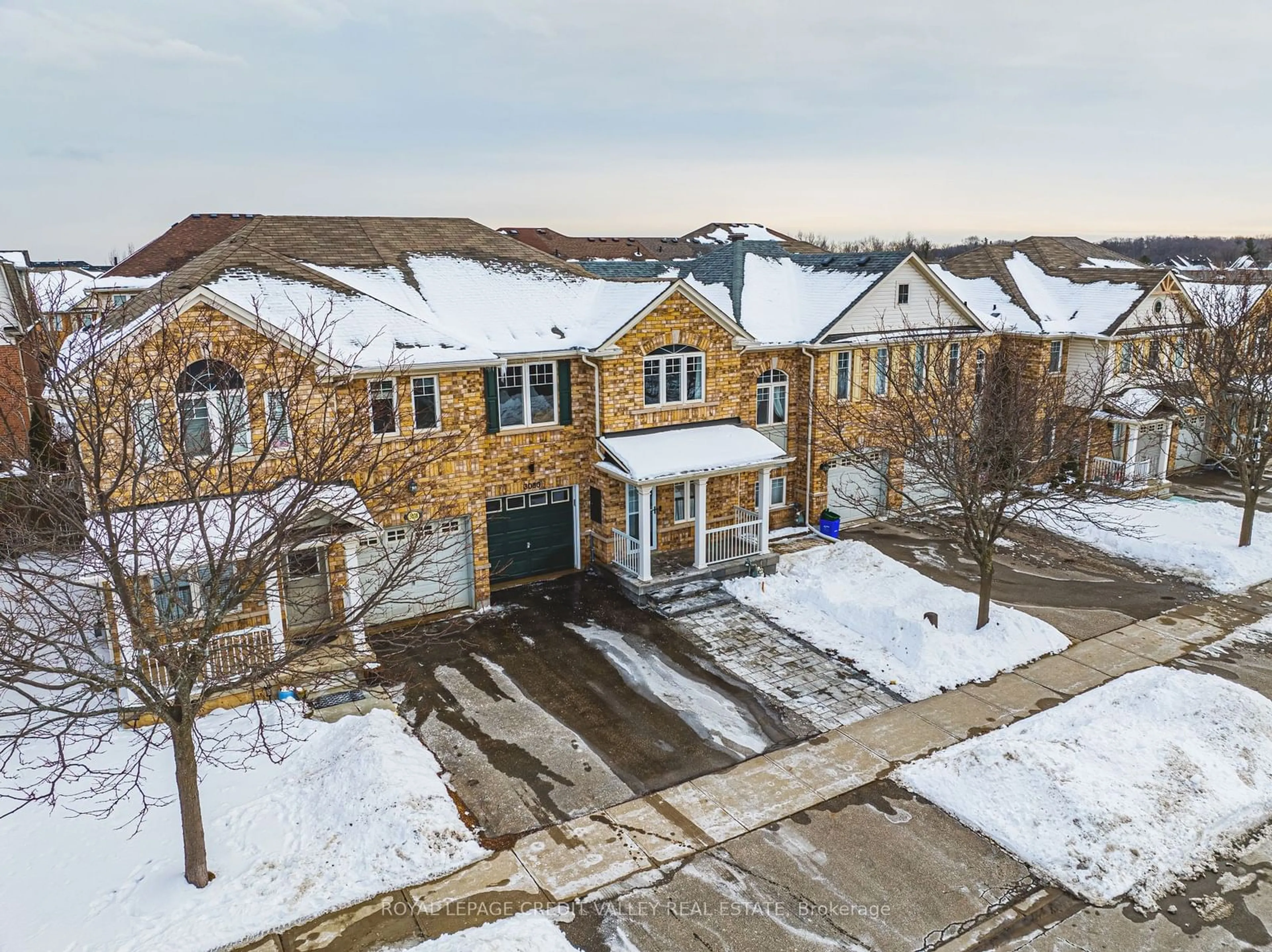 A pic from outside/outdoor area/front of a property/back of a property/a pic from drone, street for 3080 Highvalley Rd, Oakville Ontario L6M 5H3