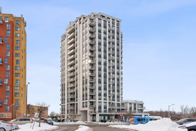 Additional property image - 840 Queens Plate Dr Unit 104