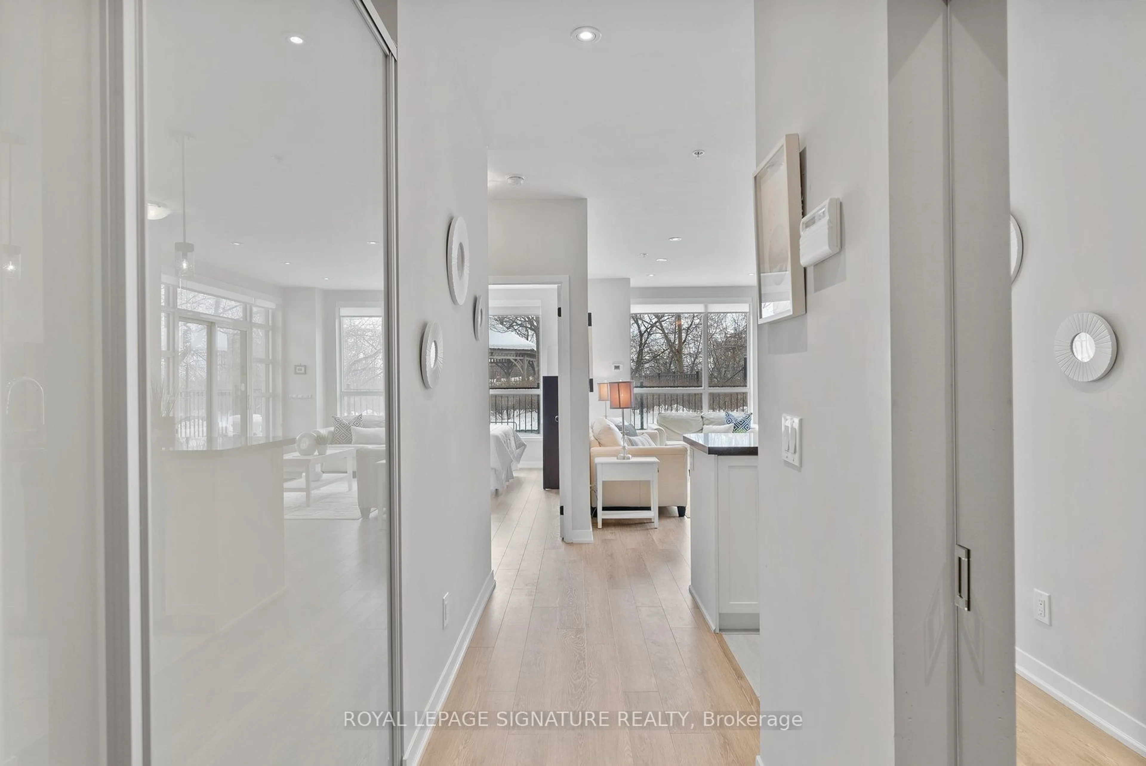 Indoor foyer for 840 Queens Plate Dr #104, Toronto Ontario M6W 7J9