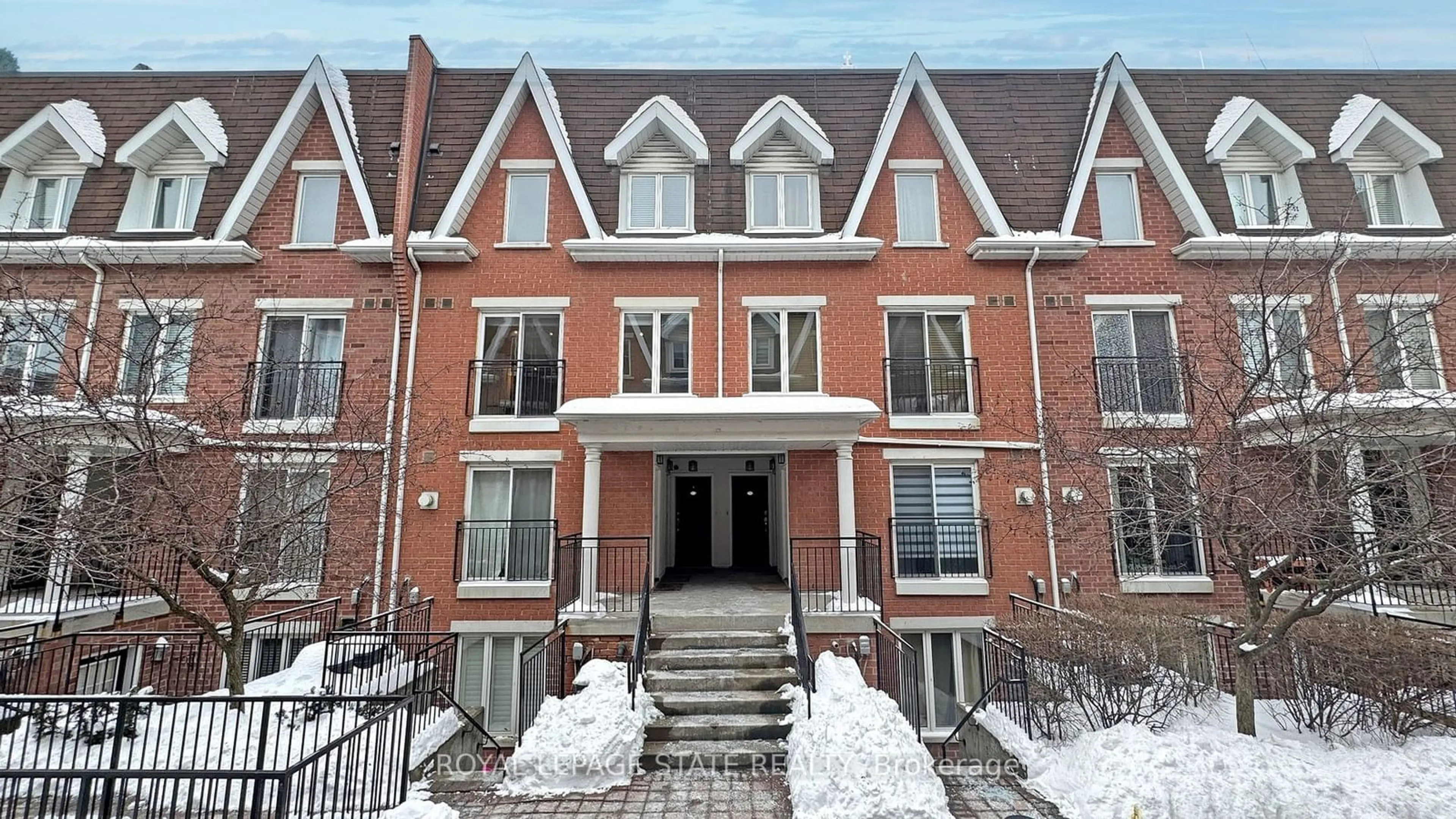 Home with brick exterior material, building for 20 Laidlaw St #1122, Toronto Ontario M6K 1X2