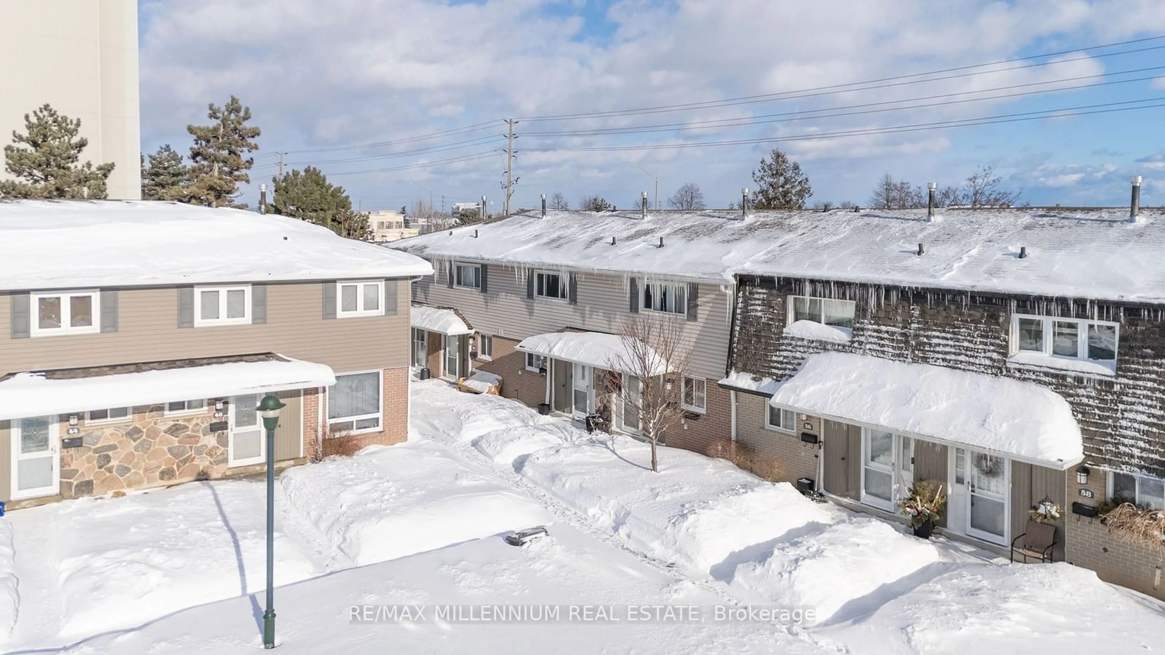 A pic from outside/outdoor area/front of a property/back of a property/a pic from drone, street for 52 Village Crt #26, Brampton Ontario L6W 1A6