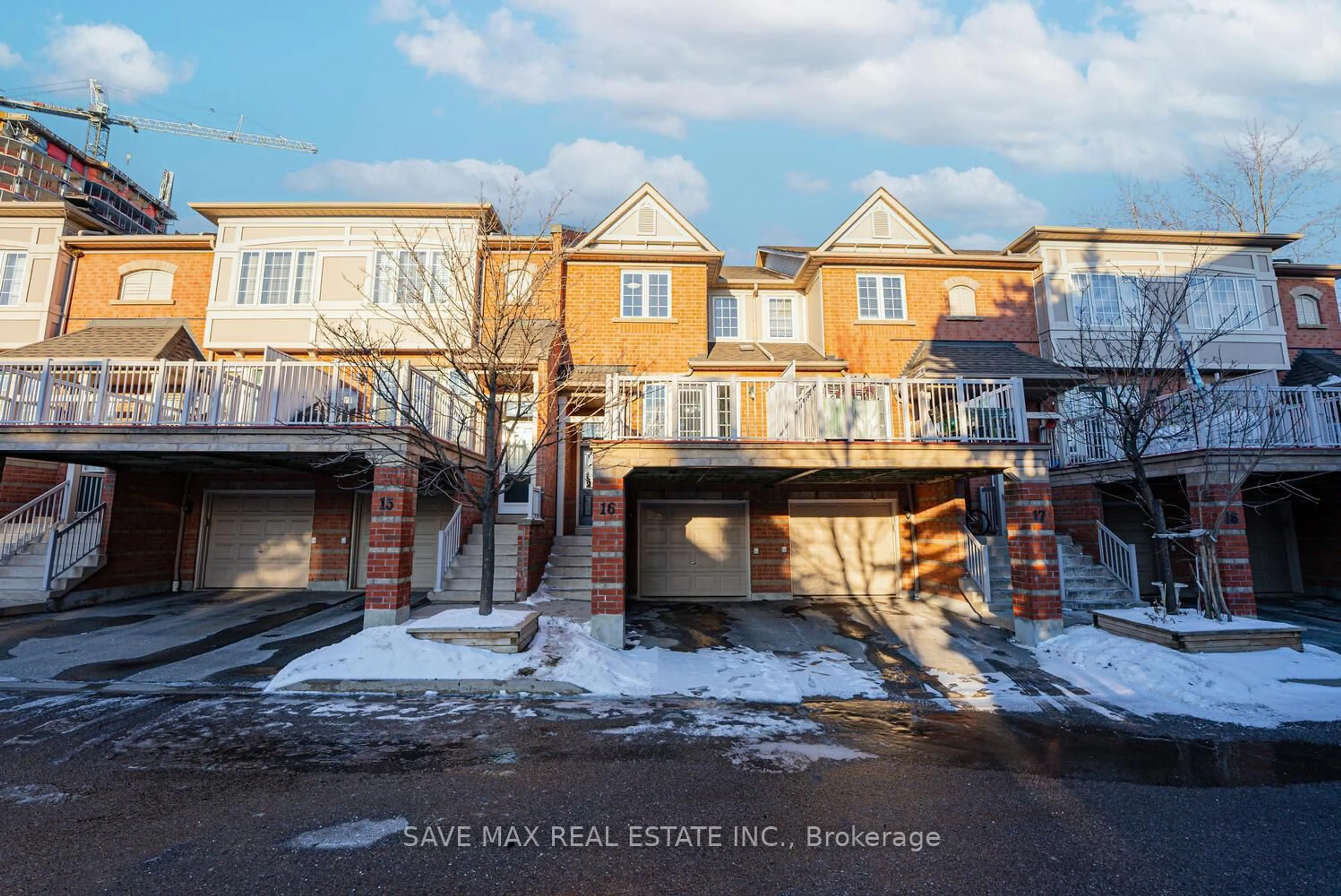 A pic from outside/outdoor area/front of a property/back of a property/a pic from drone, street for 38 Fairview Rd #16, Mississauga Ontario L5B 4J8