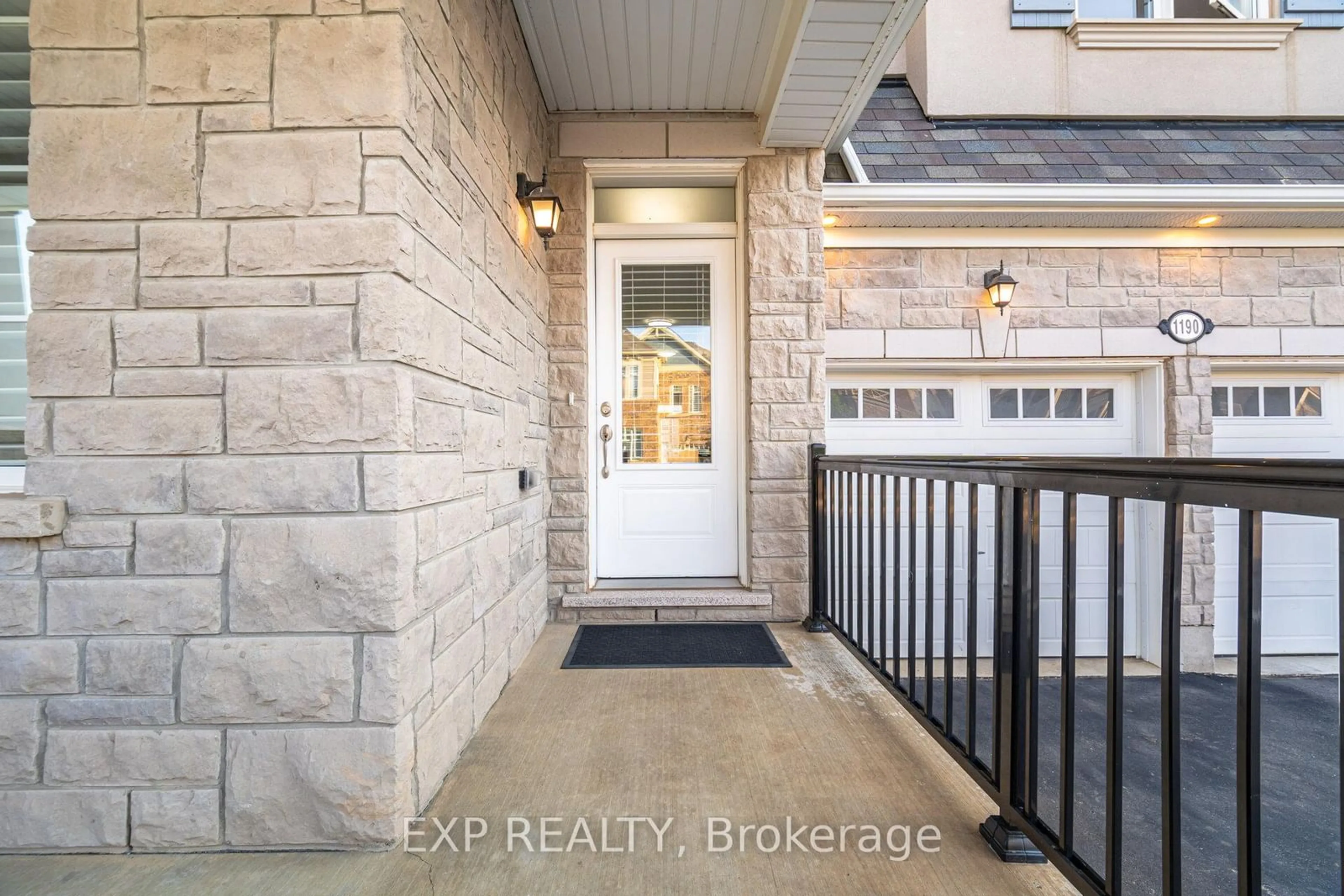 Indoor entryway for 1190 Mceachern Crt, Milton Ontario L9E 1E5