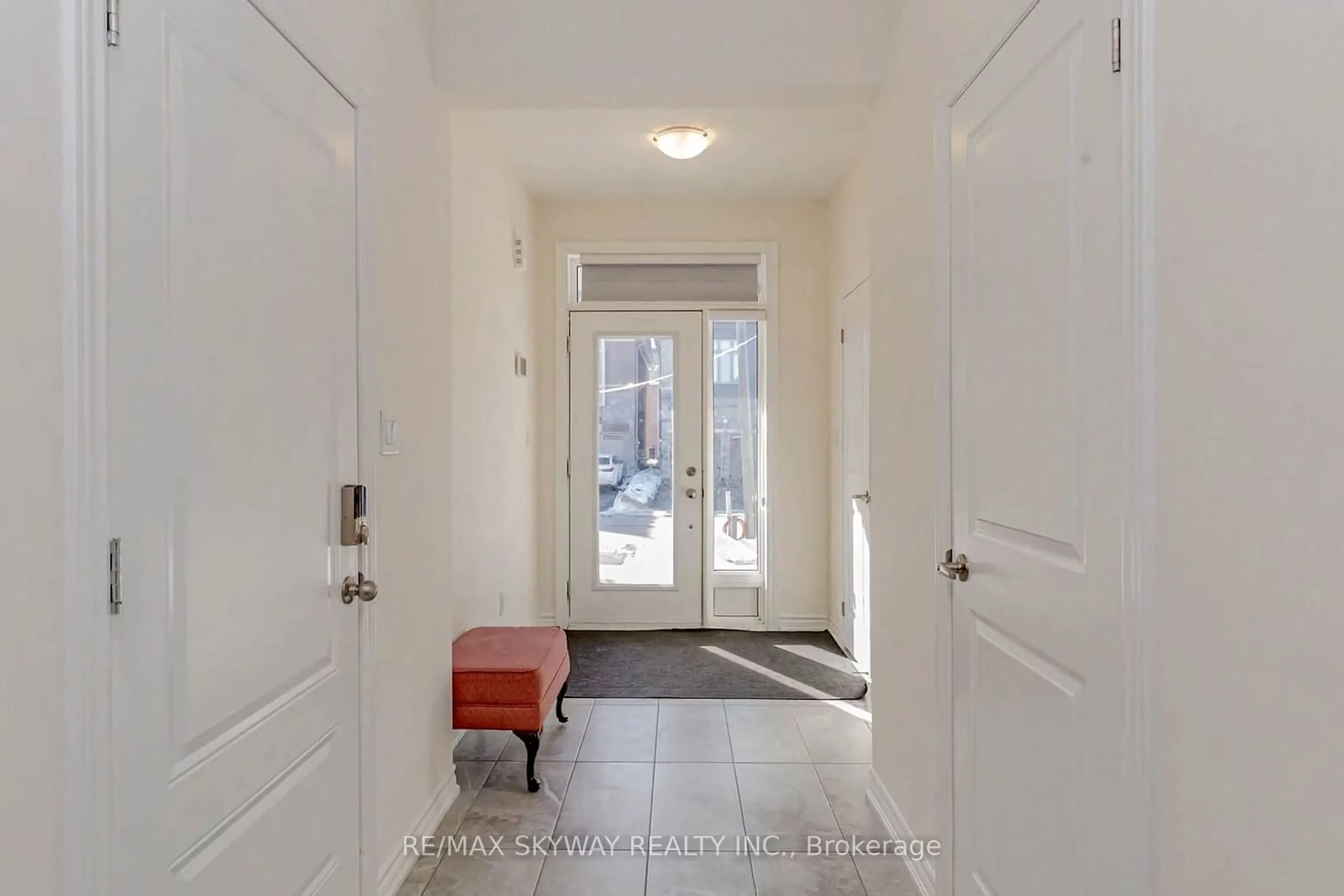 Indoor entryway for 29 Thornvalley Terr, Caledon Ontario L7C 4H9