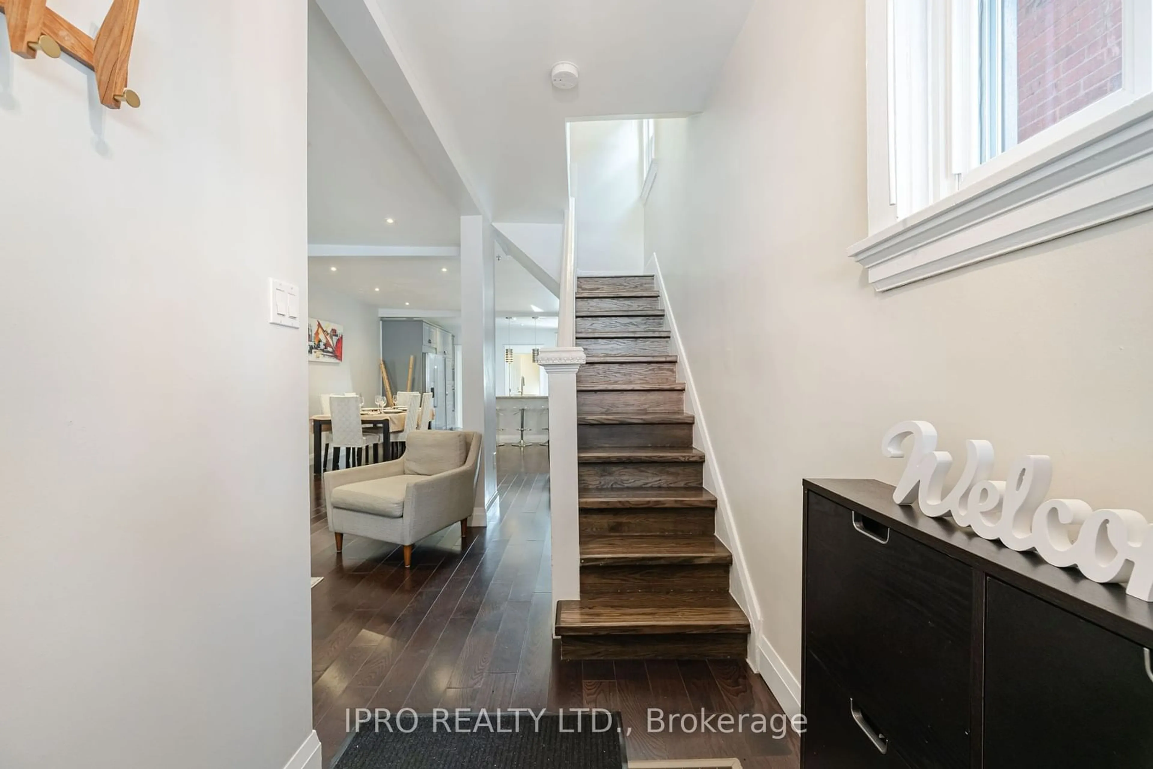 Indoor entryway for 3 Glen Gordon Rd, Toronto Ontario M6P 1B7