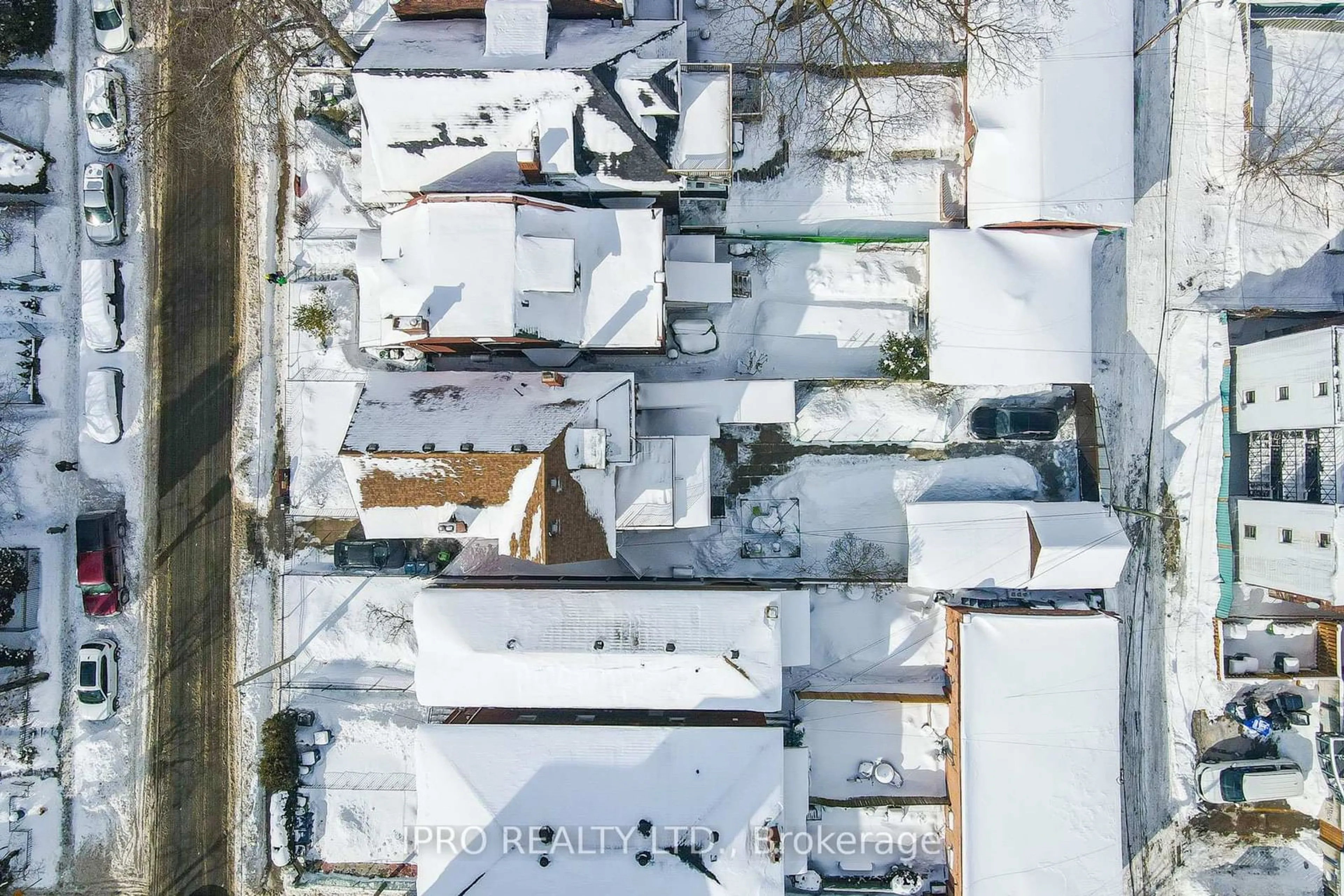 A pic from outside/outdoor area/front of a property/back of a property/a pic from drone, street for 15 Macdonell Ave, Toronto Ontario M6R 2A3