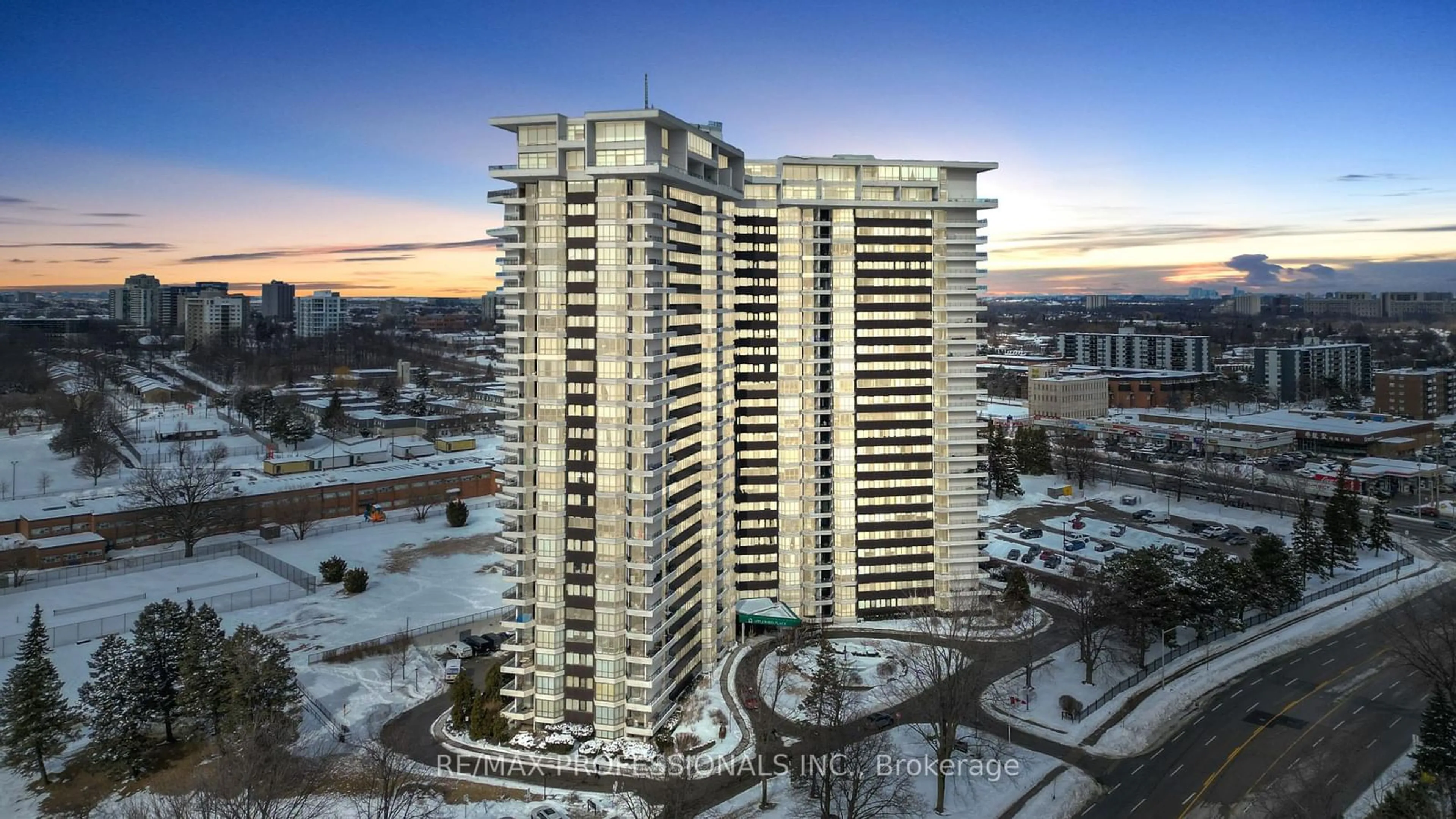 A pic from outside/outdoor area/front of a property/back of a property/a pic from drone, city buildings view from balcony for 1333 Bloor St #909, Mississauga Ontario L4Y 3T6