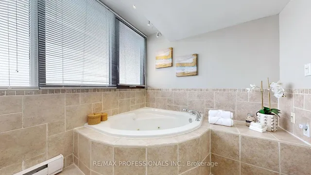 Additional property image - 1333 Bloor St Unit 909