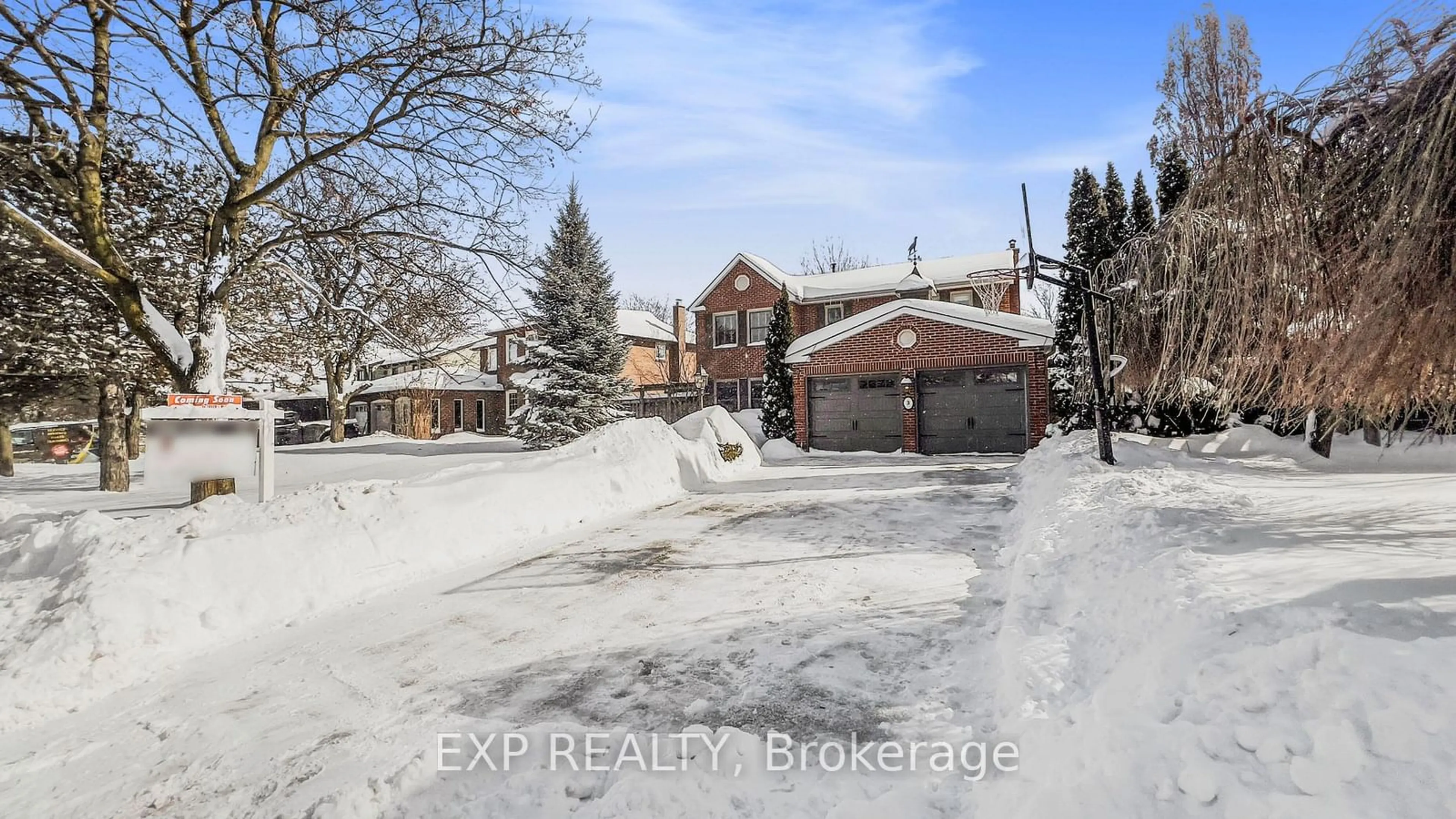 A pic from outside/outdoor area/front of a property/back of a property/a pic from drone, street for 3 Jill Cres, Brampton Ontario L6S 3H9