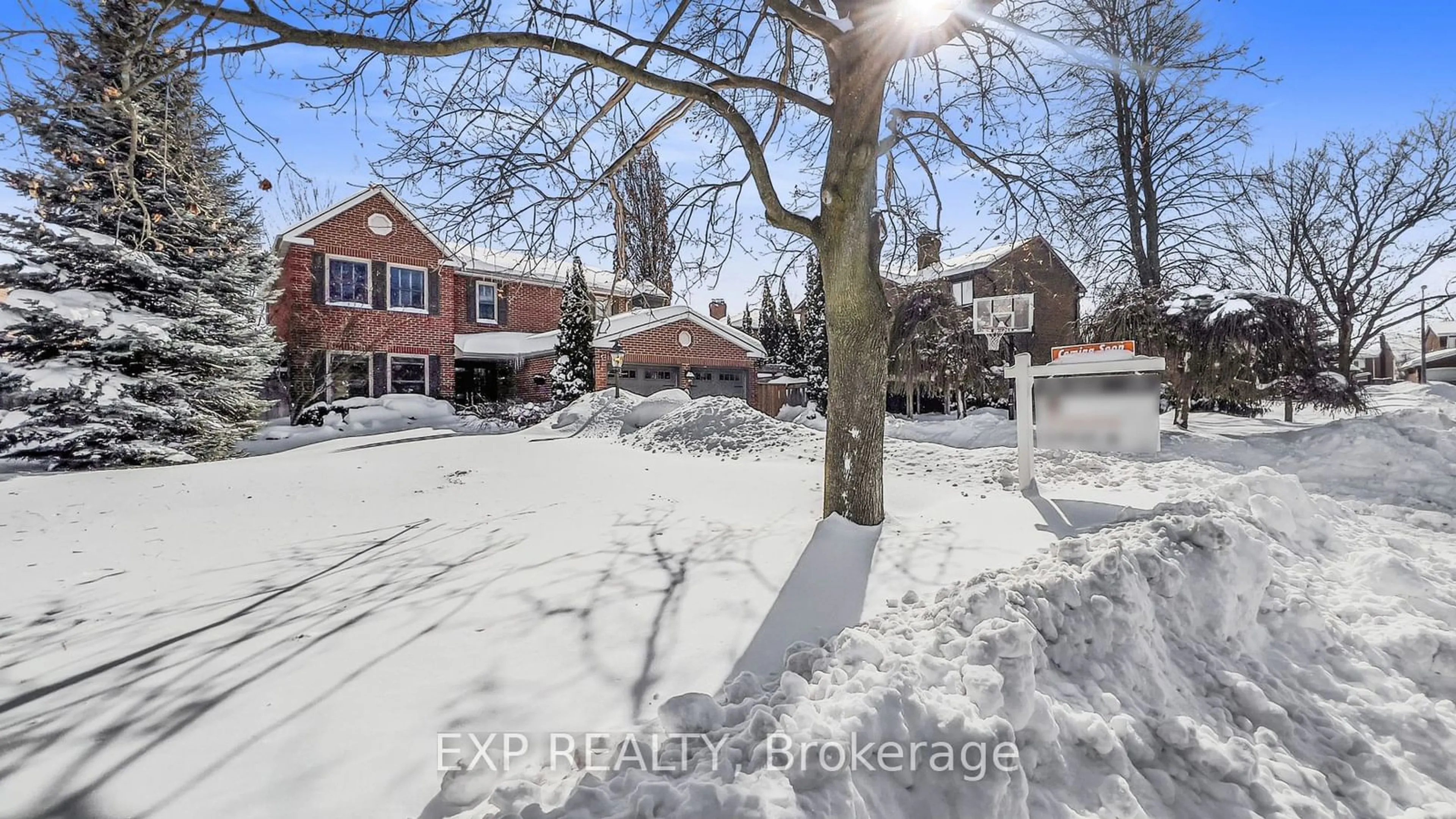 A pic from outside/outdoor area/front of a property/back of a property/a pic from drone, street for 3 Jill Cres, Brampton Ontario L6S 3H9