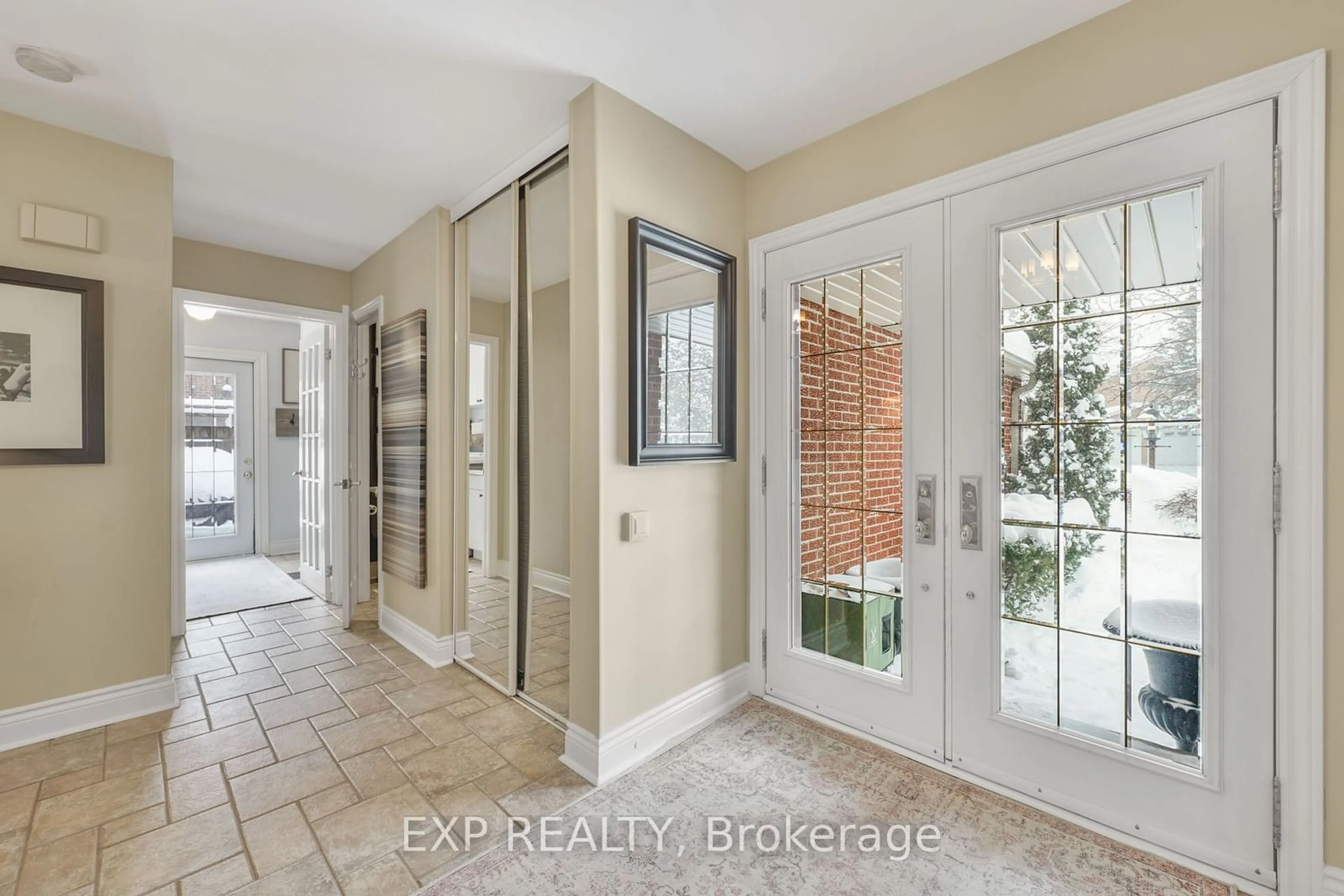 Indoor entryway for 3 Jill Cres, Brampton Ontario L6S 3H9