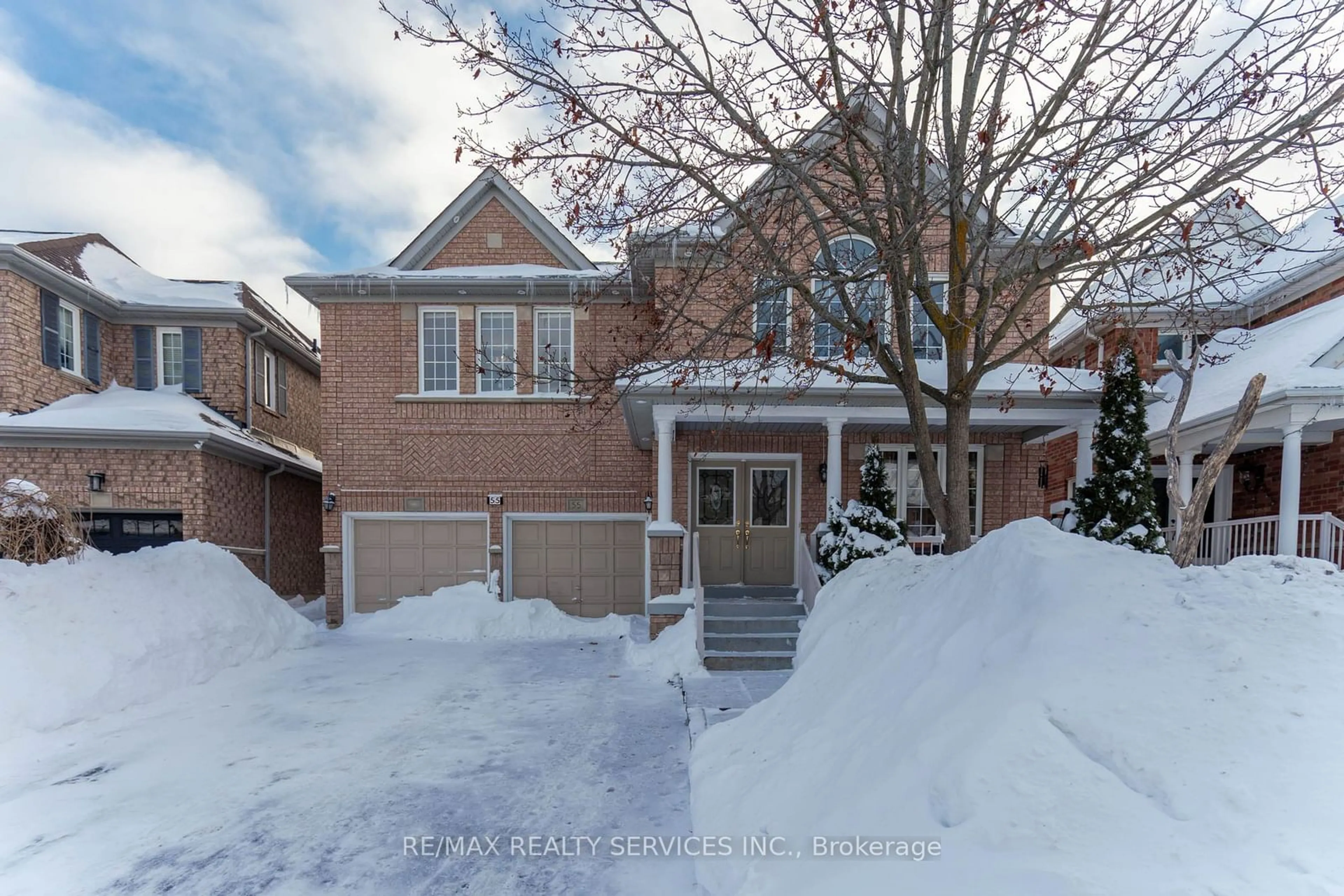 A pic from outside/outdoor area/front of a property/back of a property/a pic from drone, street for 55 Hiberton Cres, Brampton Ontario L7A 3C9