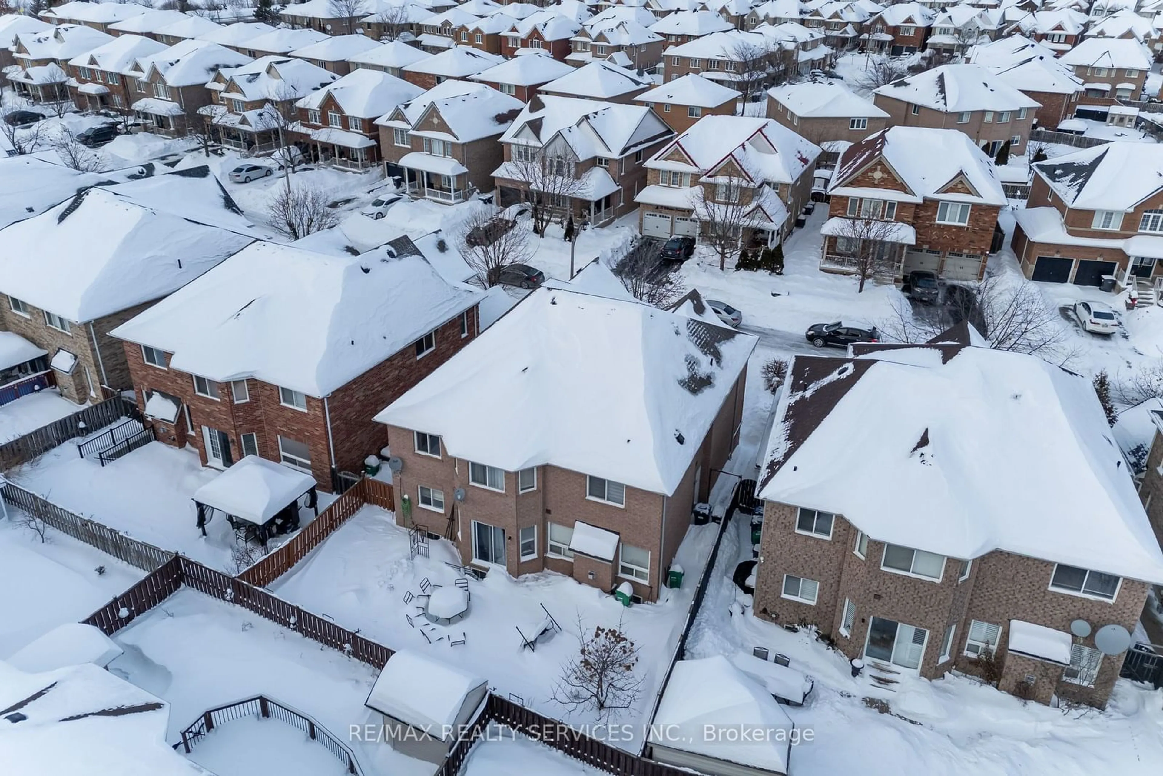 A pic from outside/outdoor area/front of a property/back of a property/a pic from drone, street for 55 Hiberton Cres, Brampton Ontario L7A 3C9