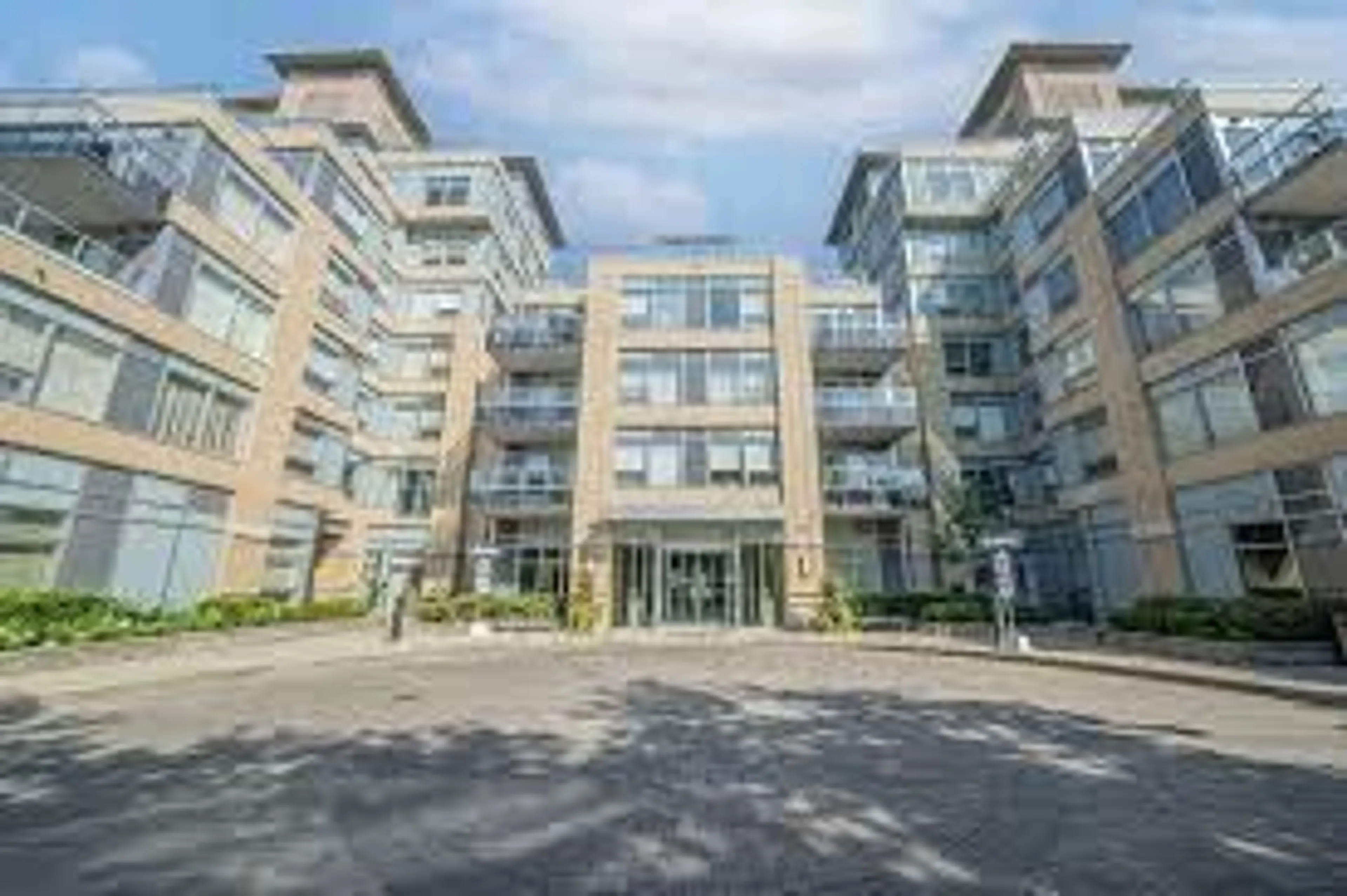 Indoor foyer for 701 Sheppard Ave #231, Toronto Ontario M3H 2S7