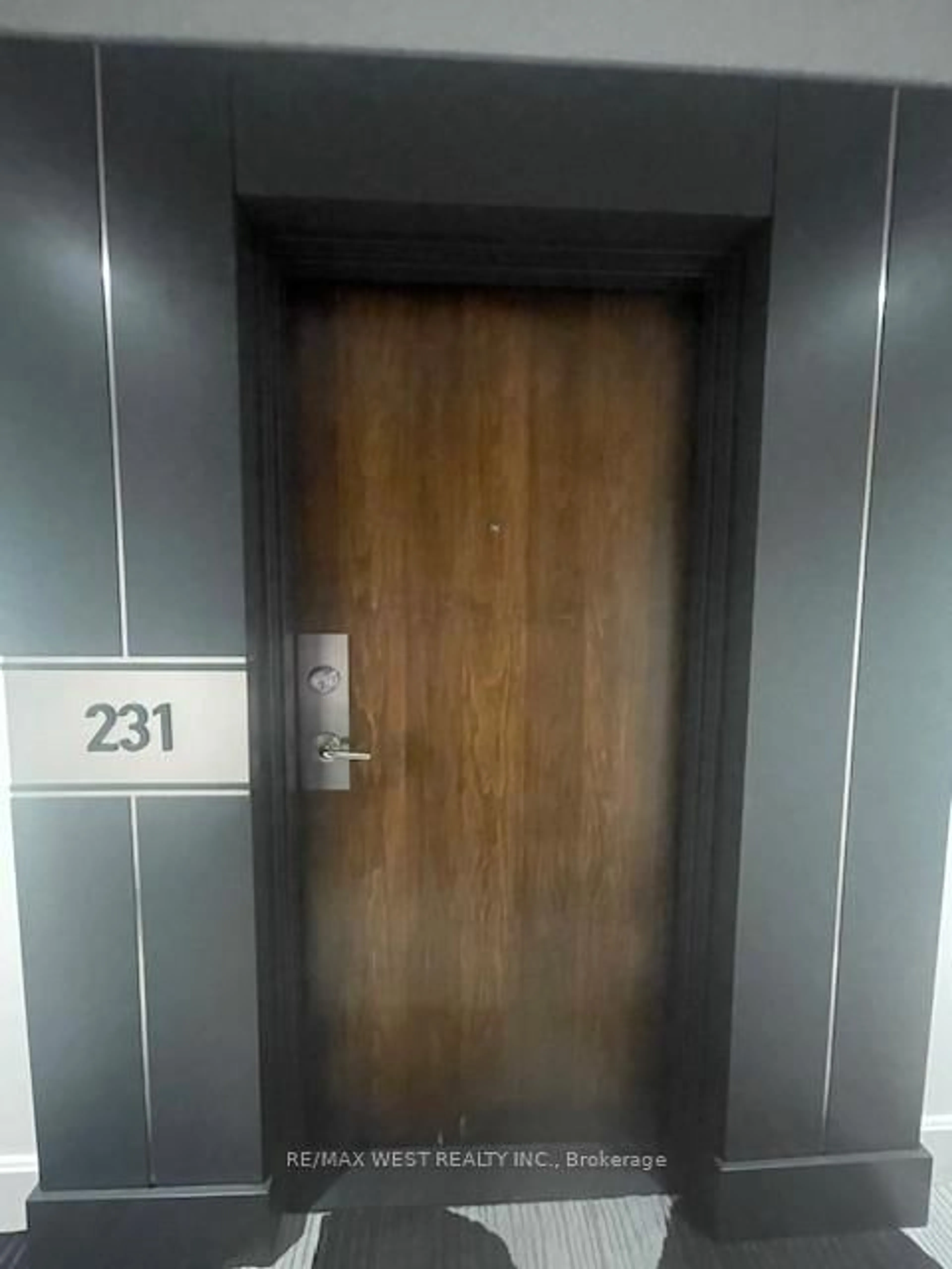 Indoor foyer for 701 Sheppard Ave #231, Toronto Ontario M3H 2S7