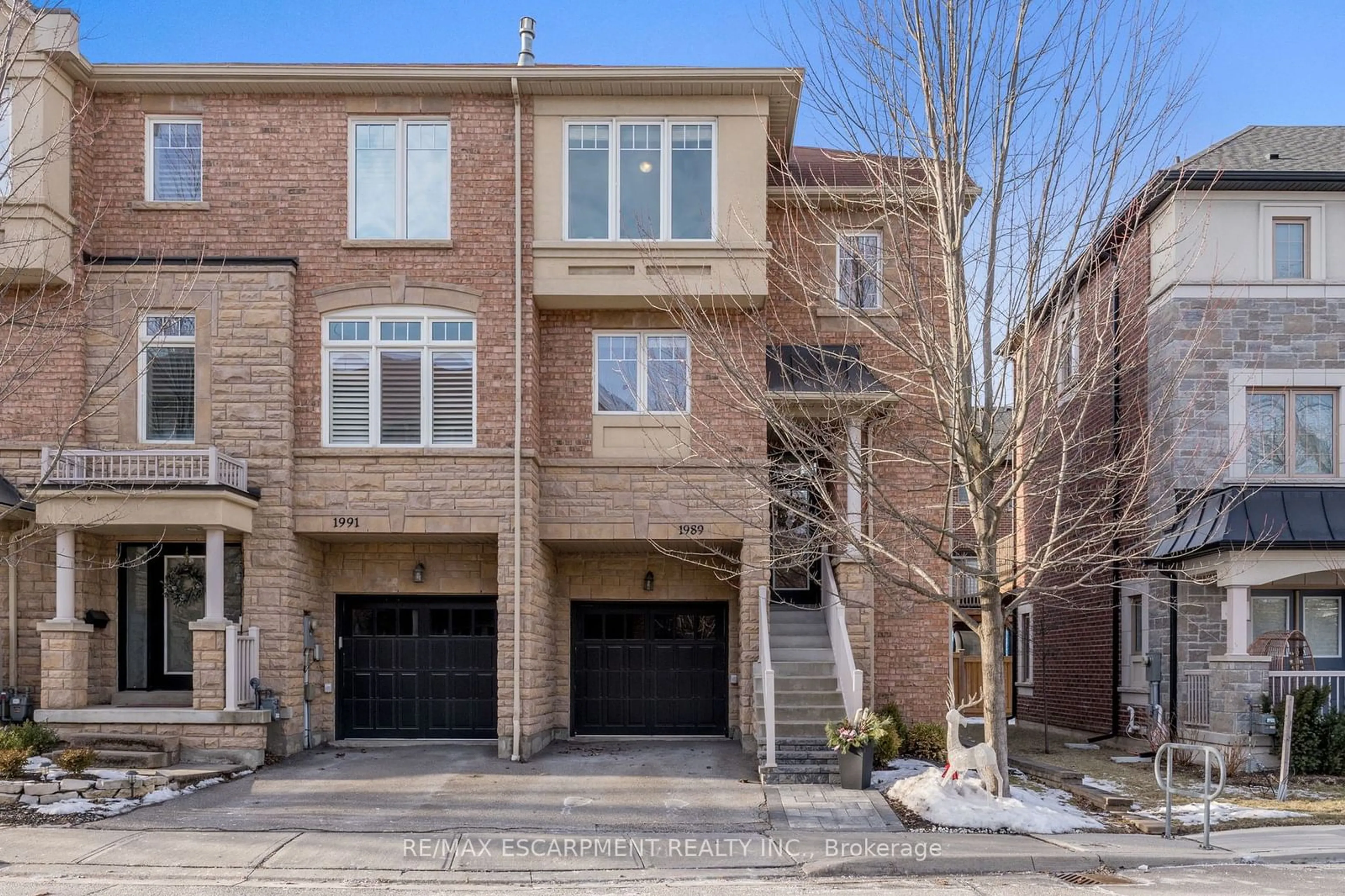 Home with brick exterior material, street for 1989 Oana Dr, Mississauga Ontario L5J 0A5