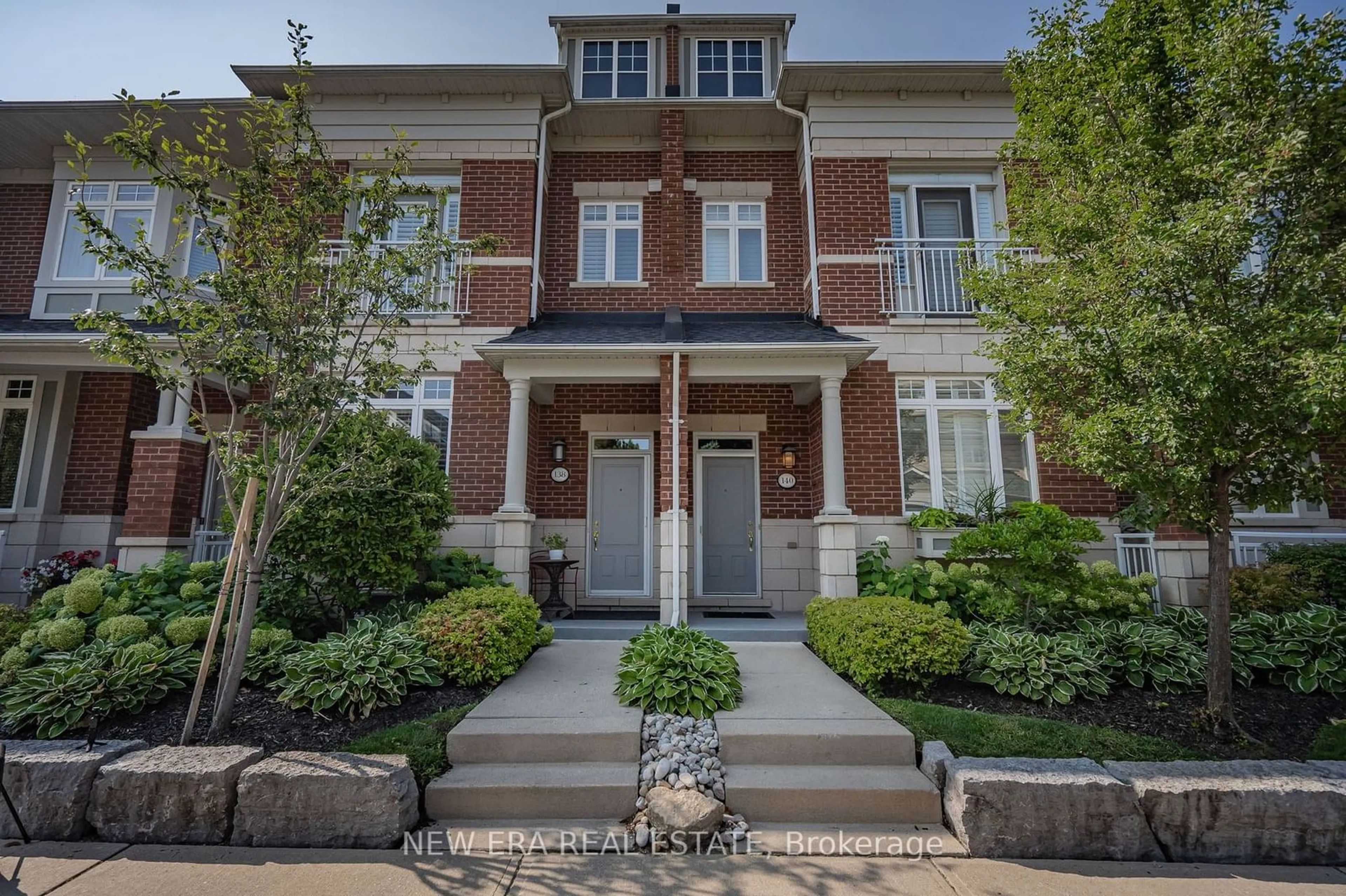 Home with brick exterior material, street for 138 Waterside Dr #15, Mississauga Ontario L5G 4T8