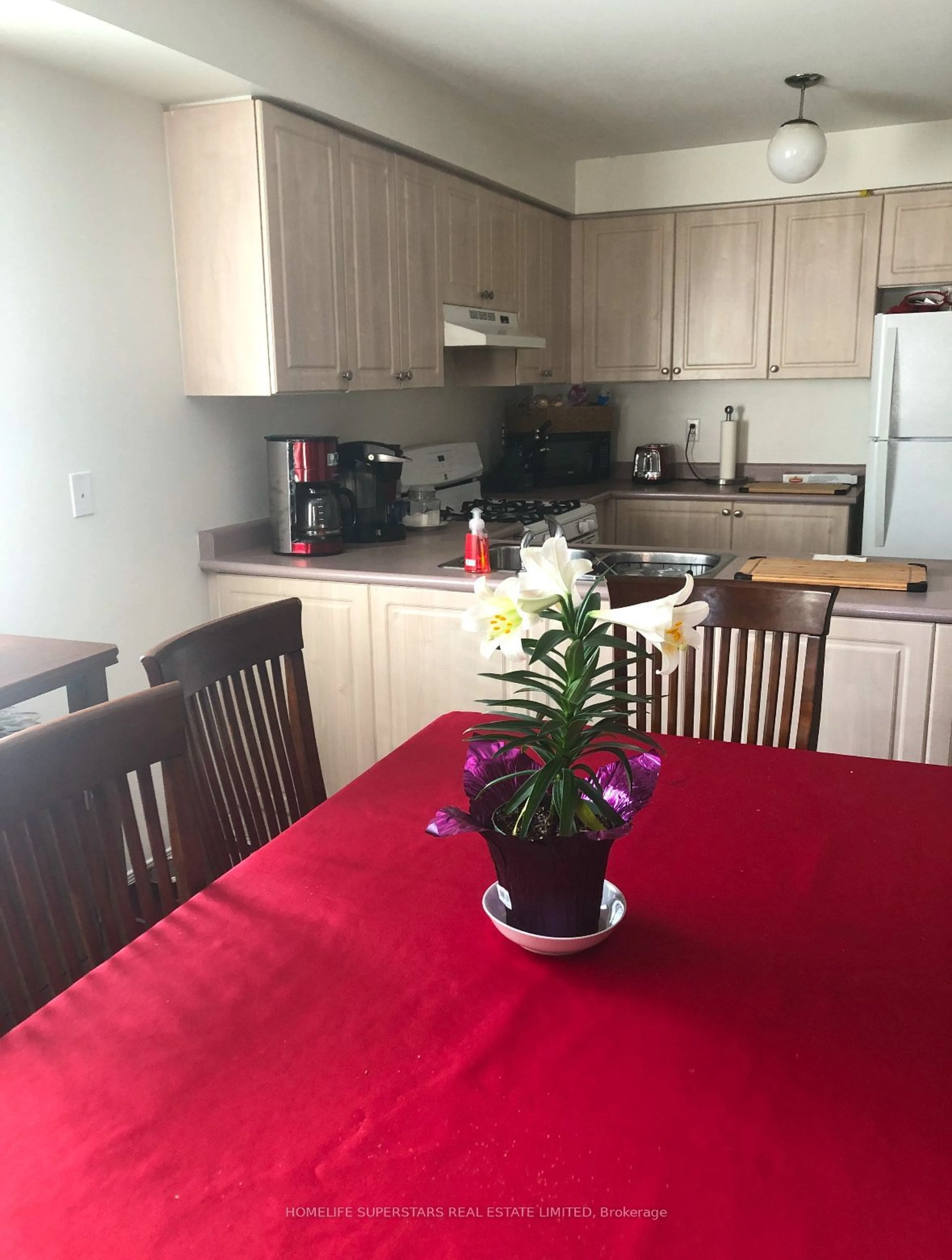 Standard kitchen, unknown for 3079 Turbine Cres, Mississauga Ontario L5M 6X1