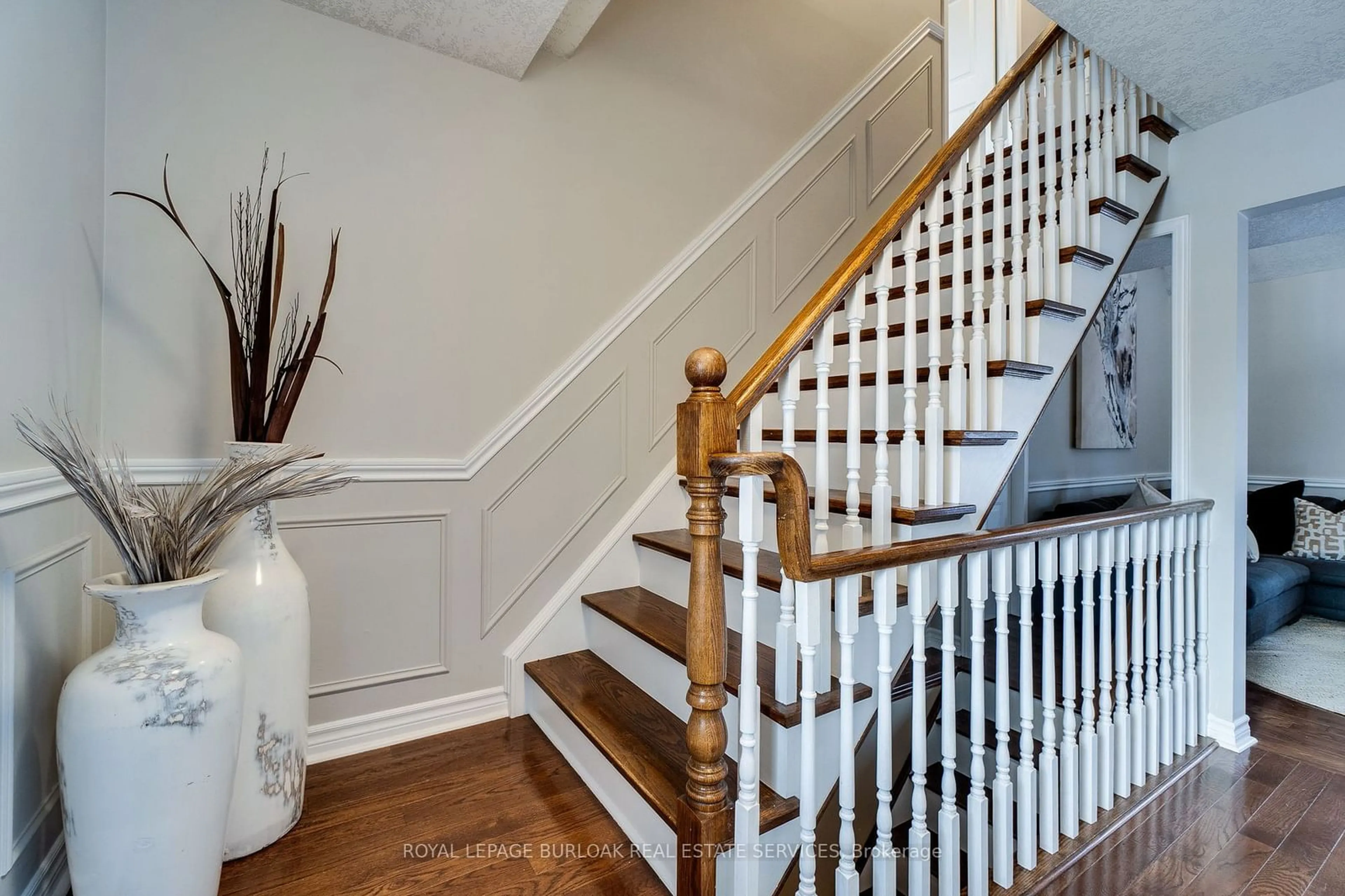 Stairs for 2154 Salma Cres, Burlington Ontario L7M 3S7