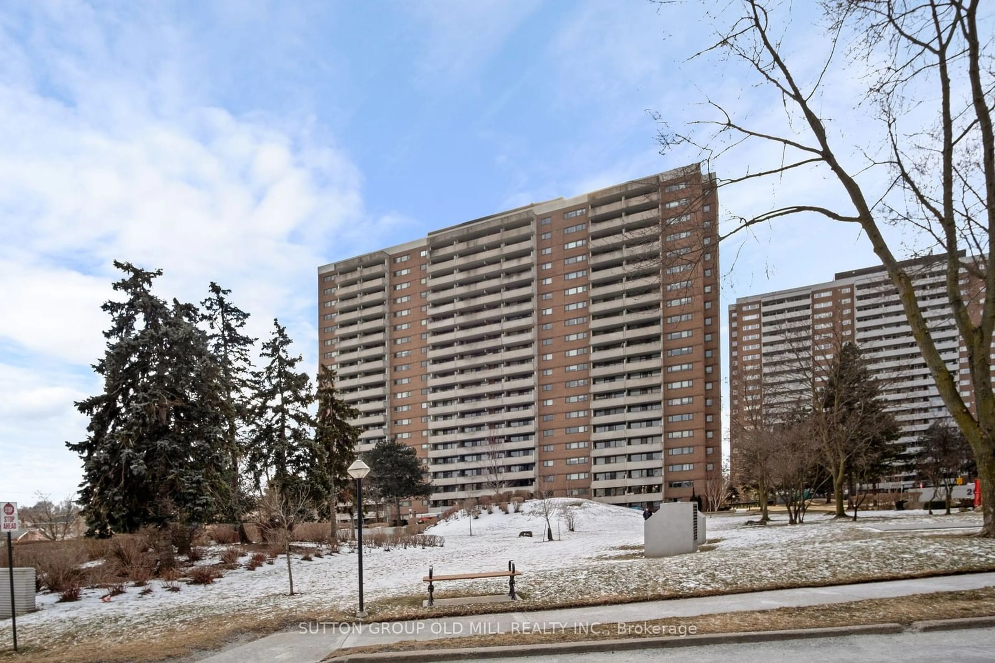 Patio, unknown for 250 Scarlett Rd #1008, Toronto Ontario M6N 4X5