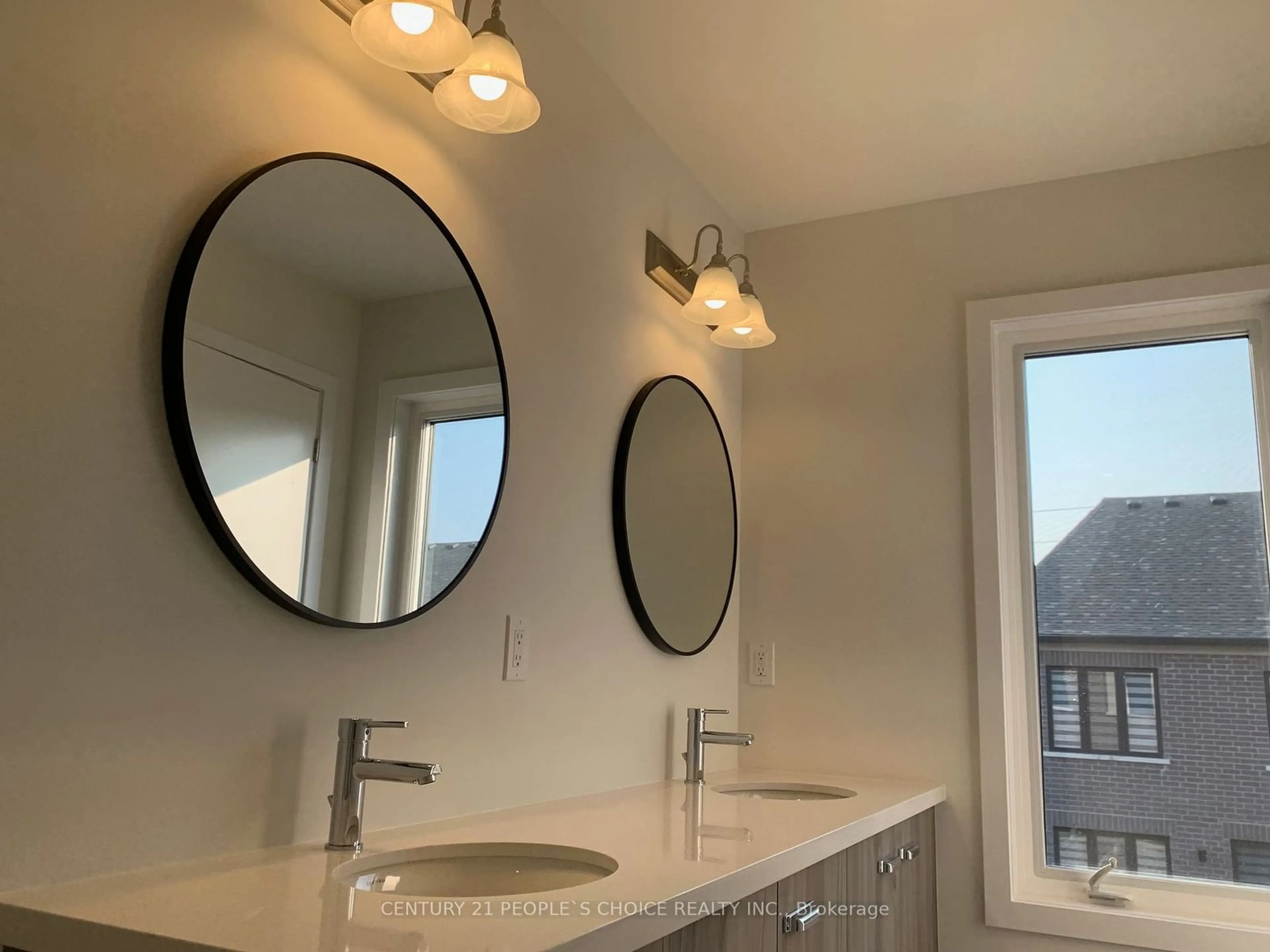 Contemporary bathroom, ceramic/tile floor for 1347 Kobzar Dr, Oakville Ontario L6M 4L8