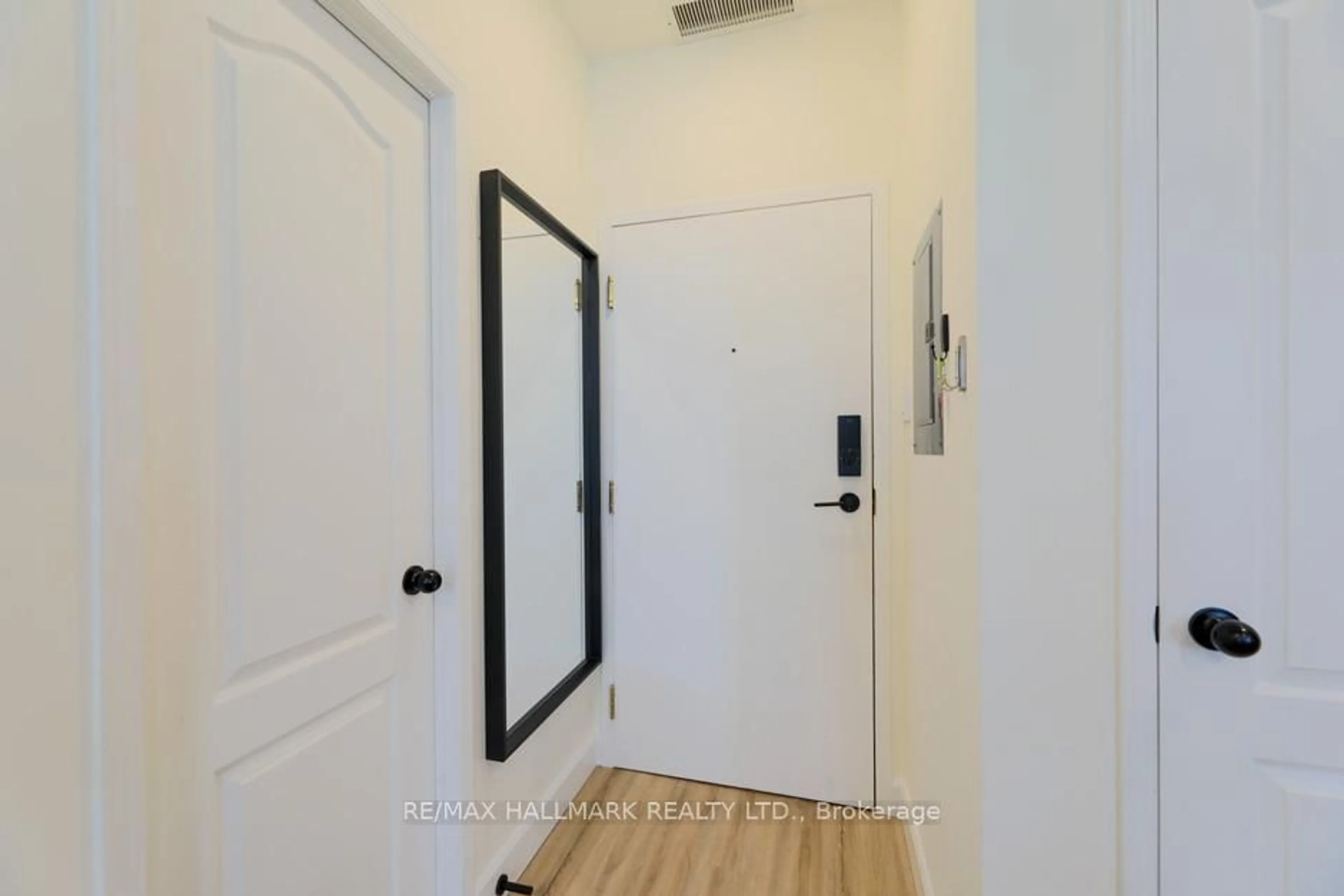 Indoor entryway for 2874 Keele St #405, Toronto Ontario M3M 3C4