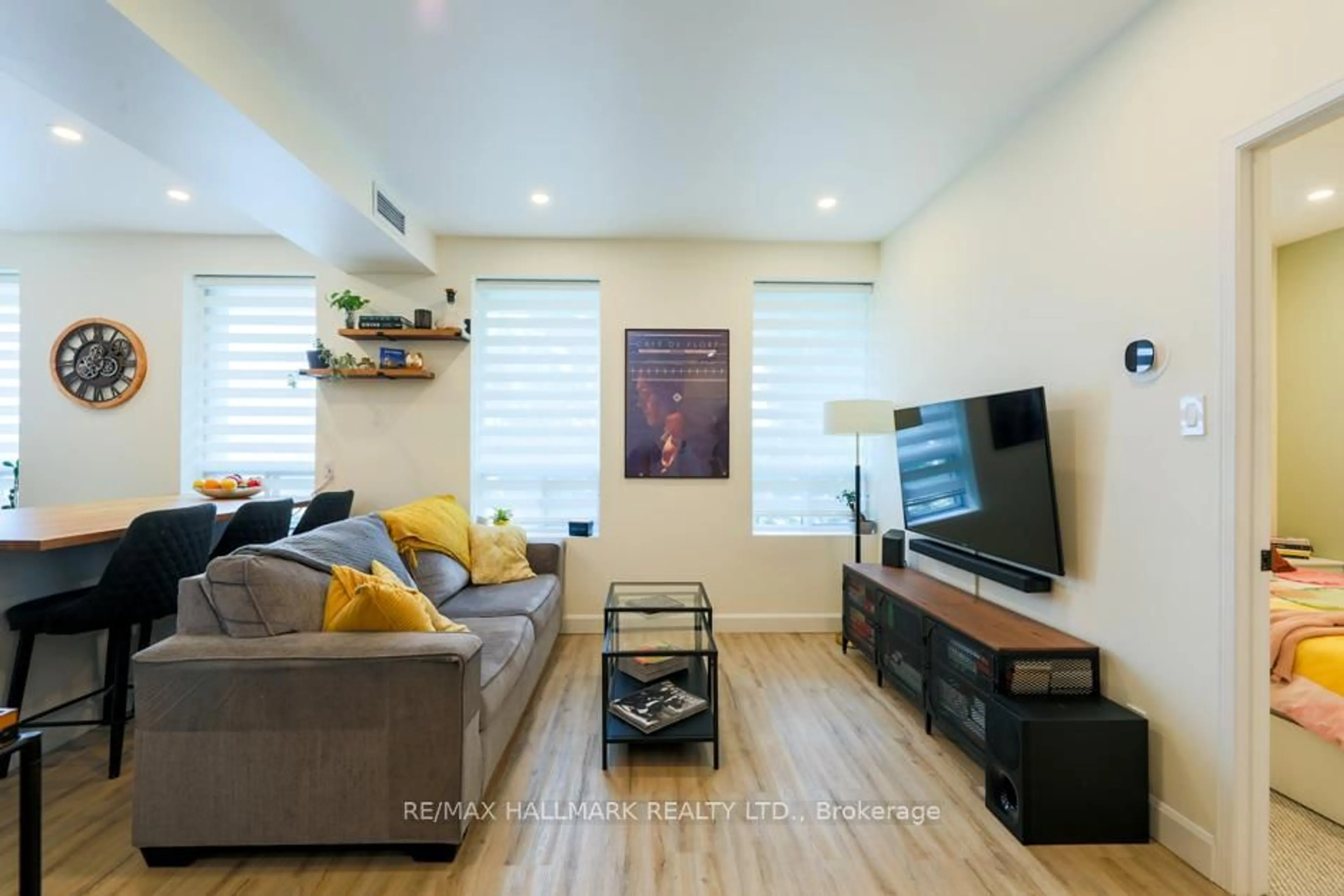 Living room with furniture, wood/laminate floor for 2874 Keele St #405, Toronto Ontario M3M 3C4