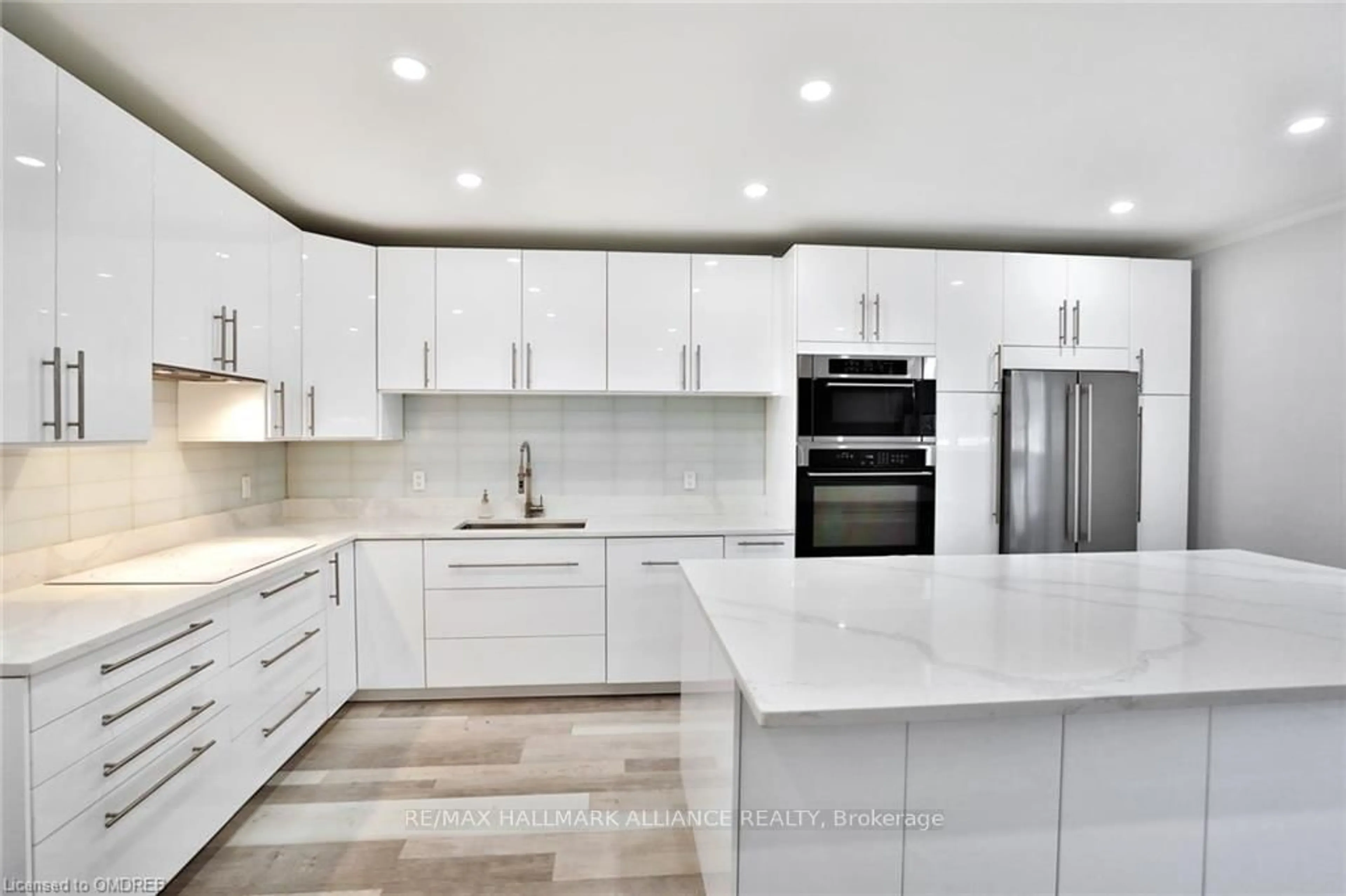 Contemporary kitchen, ceramic/tile floor for 2054 Courtland Dr #102, Burlington Ontario L7R 1R8